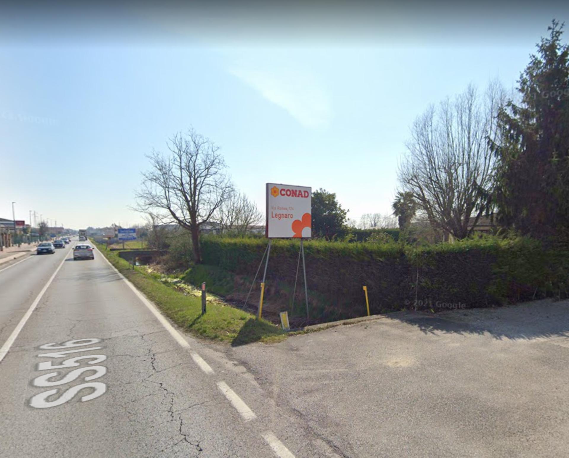 Impianto CARTELLONISTICA a Legnaro, in zona Conad