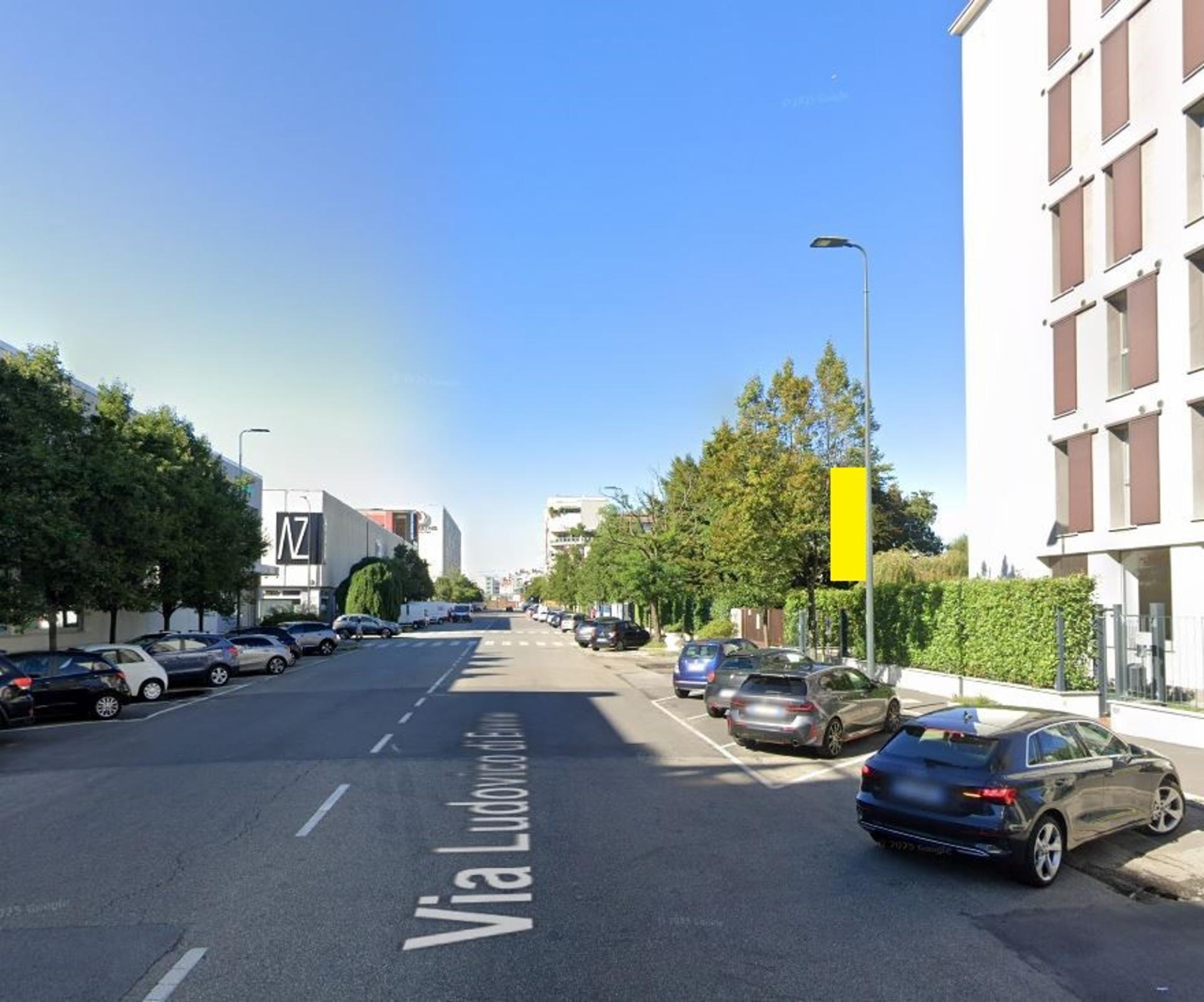 Impianto VERTICAL BANNER a Milano, in zona Tom & Jerry Restaurant Bar