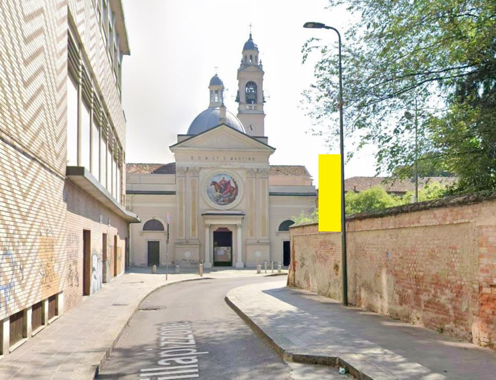 Impianto VERTICAL BANNER a Milano, in zona Quasilocanda
