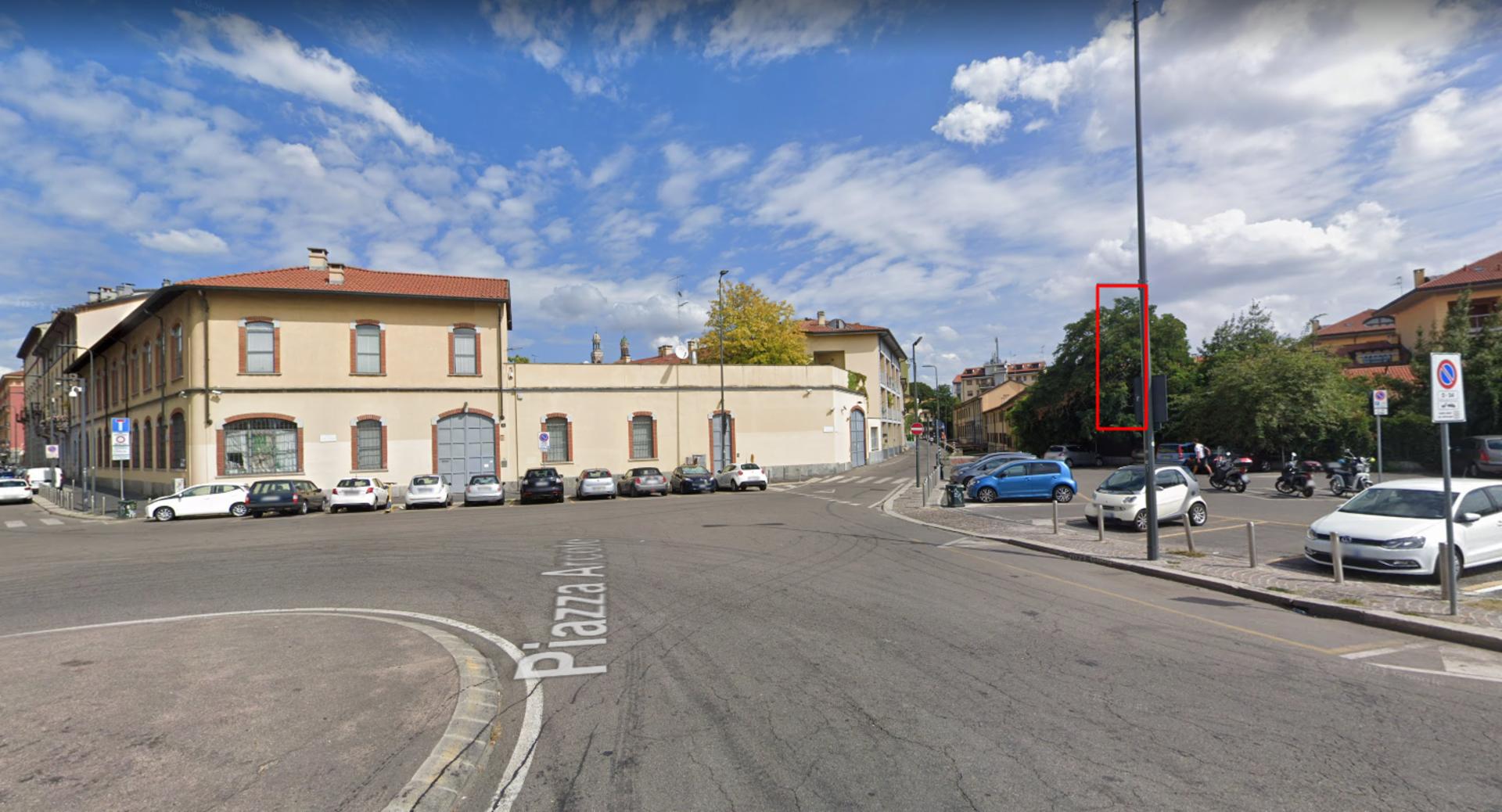 Impianto VERTICAL BANNER a Milano, in zona Poke House