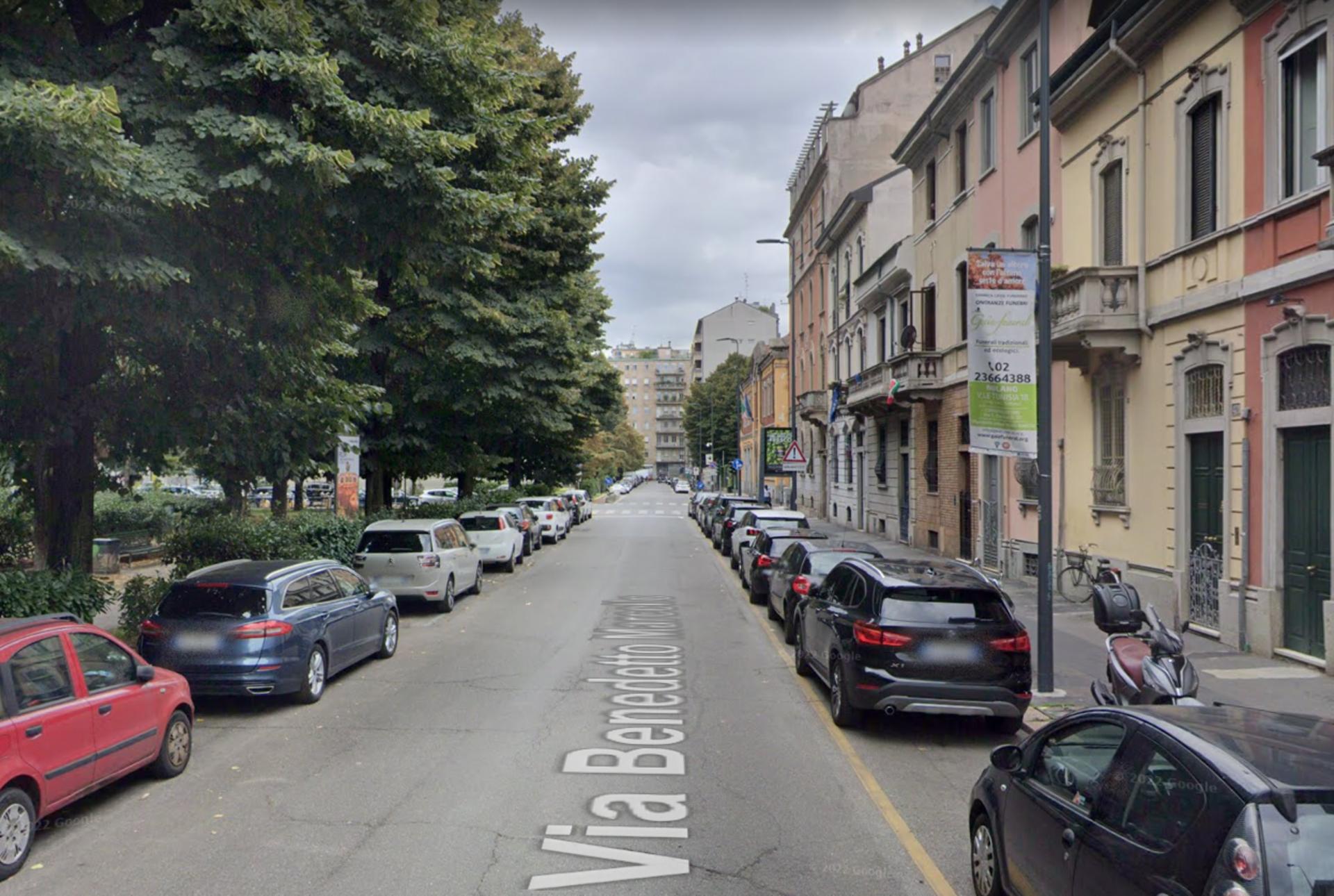 Impianto VERTICAL BANNER a Milano, in zona Conad City
