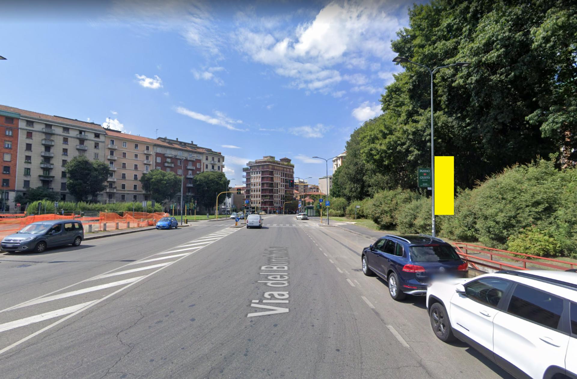 Impianto VERTICAL BANNER a Milano, in zona Labitino
