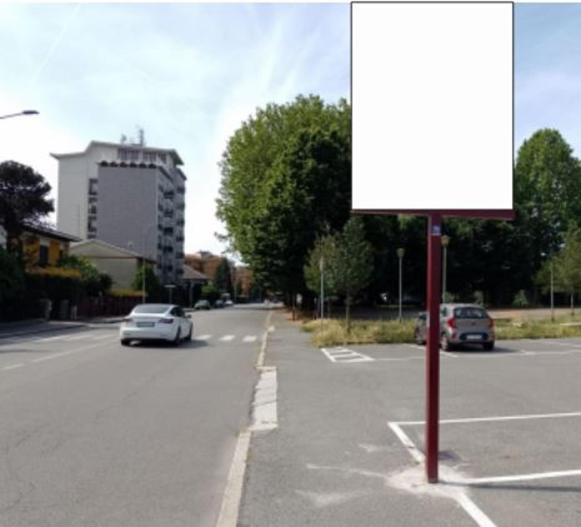 Impianto CARTELLONISTICA a Novara, in zona New Look