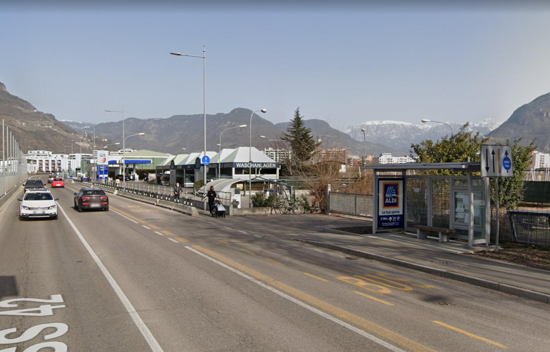 Impianto PENSILINA a Bolzano, in zona Tankstelle - Bar - Distributore