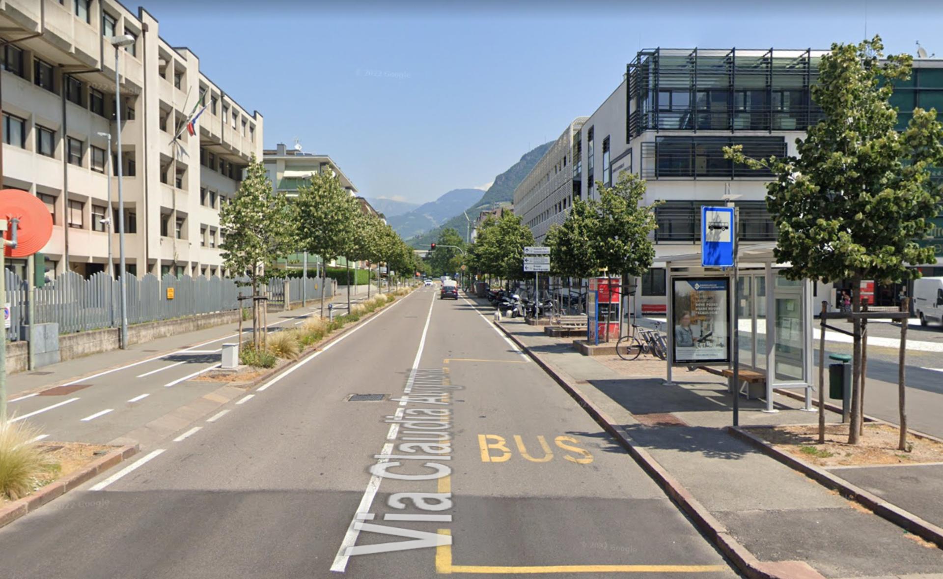 Impianto PENSILINA a Bolzano, in zona Ristorante & Bar Hong Kong