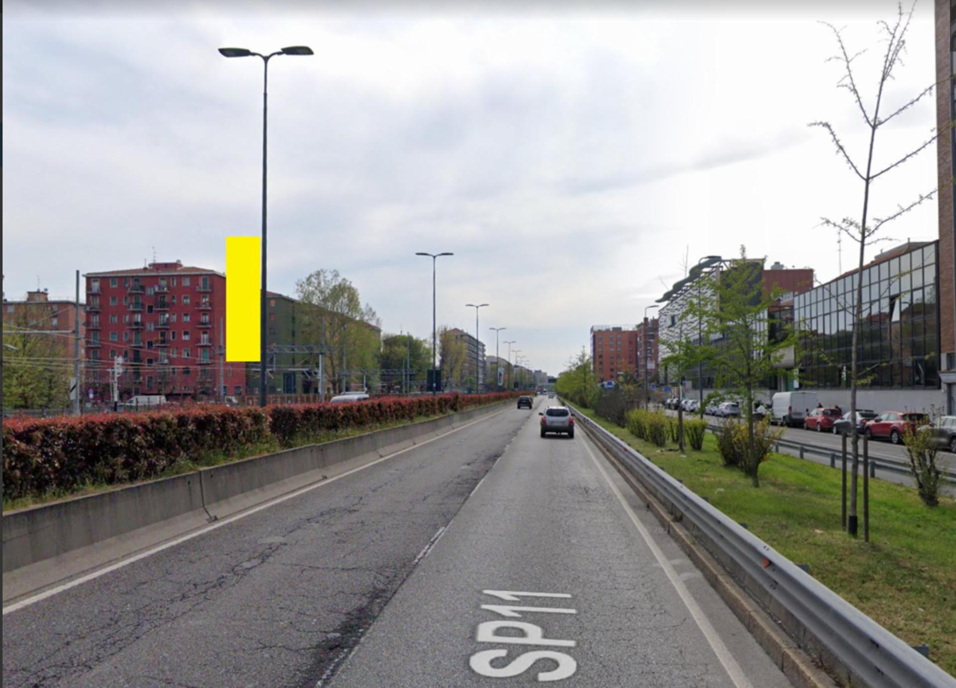 Impianto VERTICAL BANNER a Milano, in zona Top Sun
