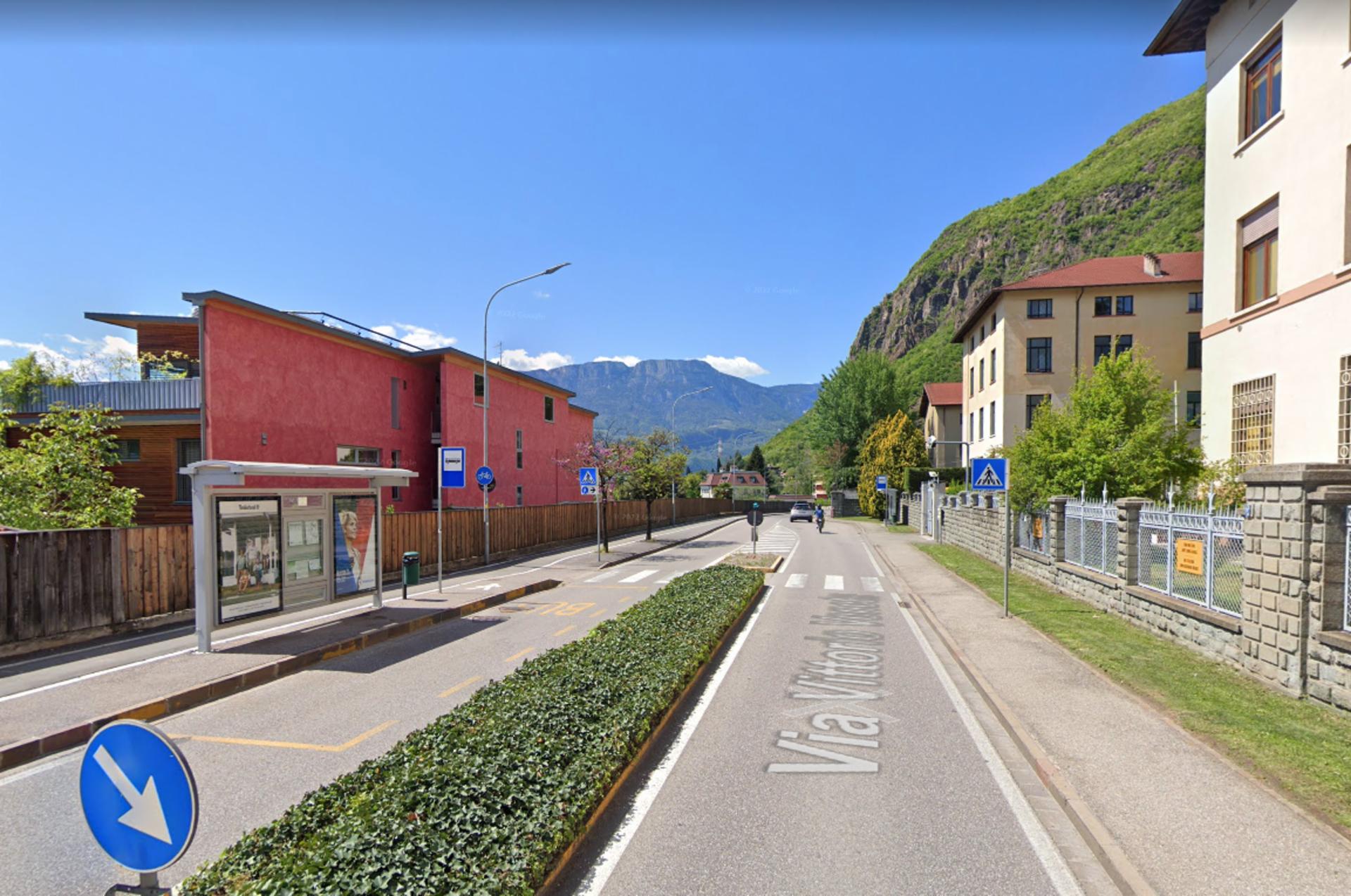 Impianto PENSILINA a Bolzano, in zona Ni Hao - Ciao