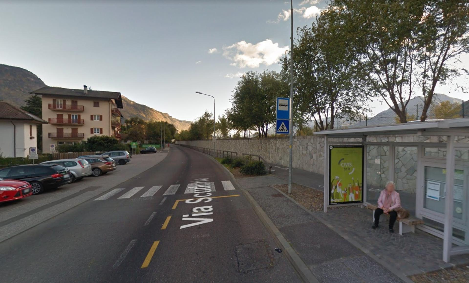 Impianto PENSILINA a Merano, in zona Grill- und Imbißstube Würstel
