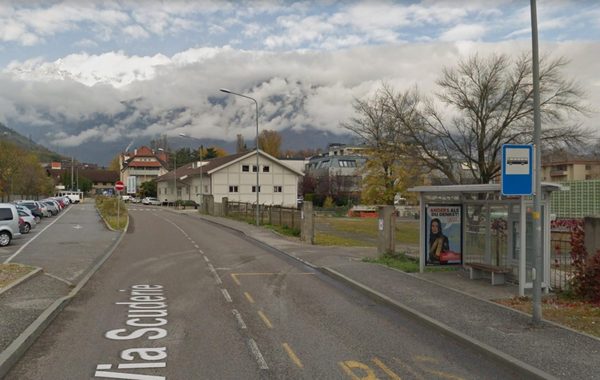 Impianto PENSILINA a Merano, in zona Grill- und Imbißstube Würstel