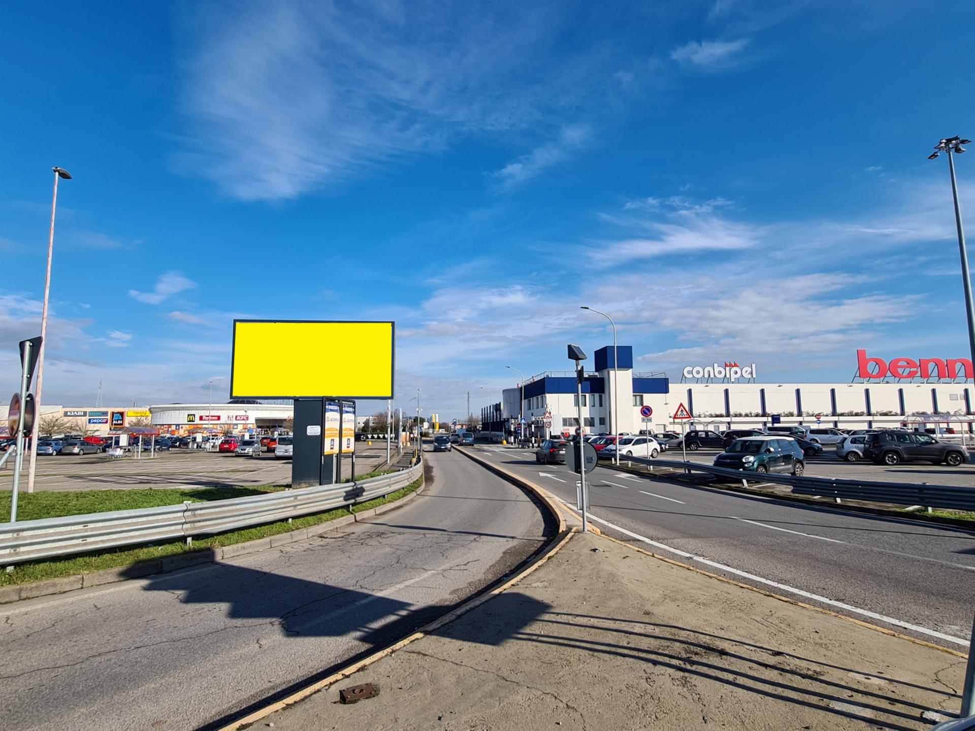 Impianto a VIA PACE INGRESSO C.C. LE  CUPOLE DA S.S. 9 VIA EMILIA  San Giuliano Milanese