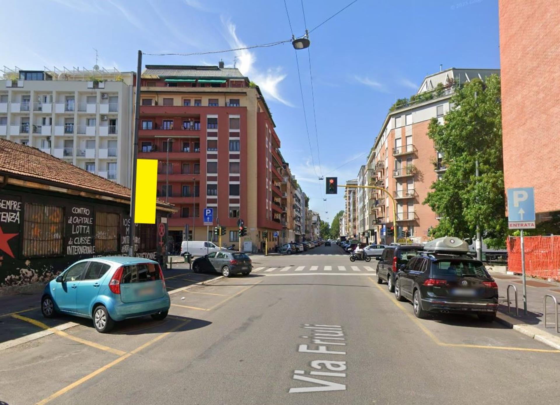 Impianto VERTICAL BANNER a Milano, in zona Ma Jononi