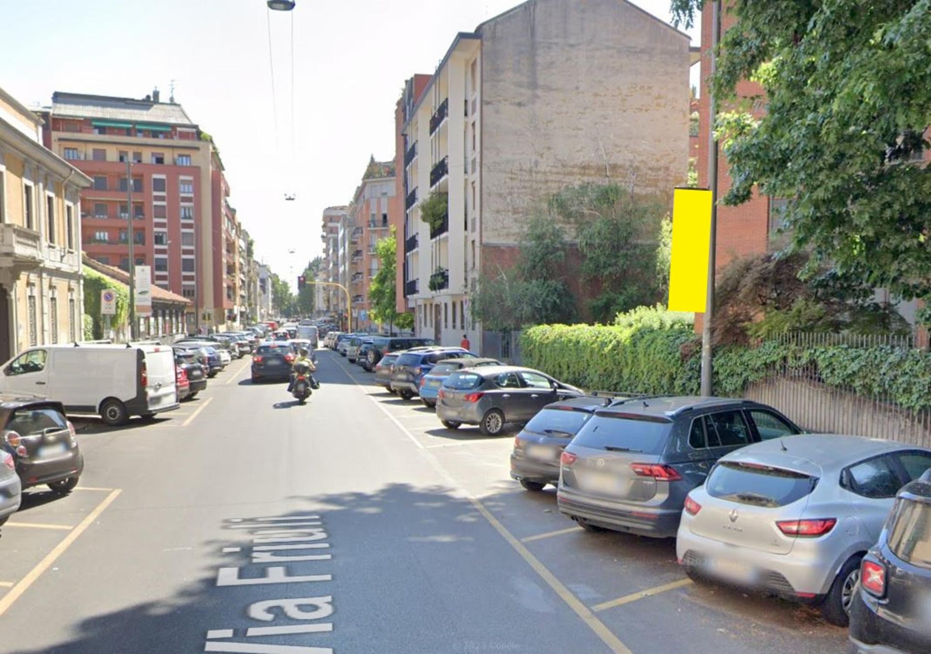 Impianto VERTICAL BANNER a Milano, in zona Un posto a Milano