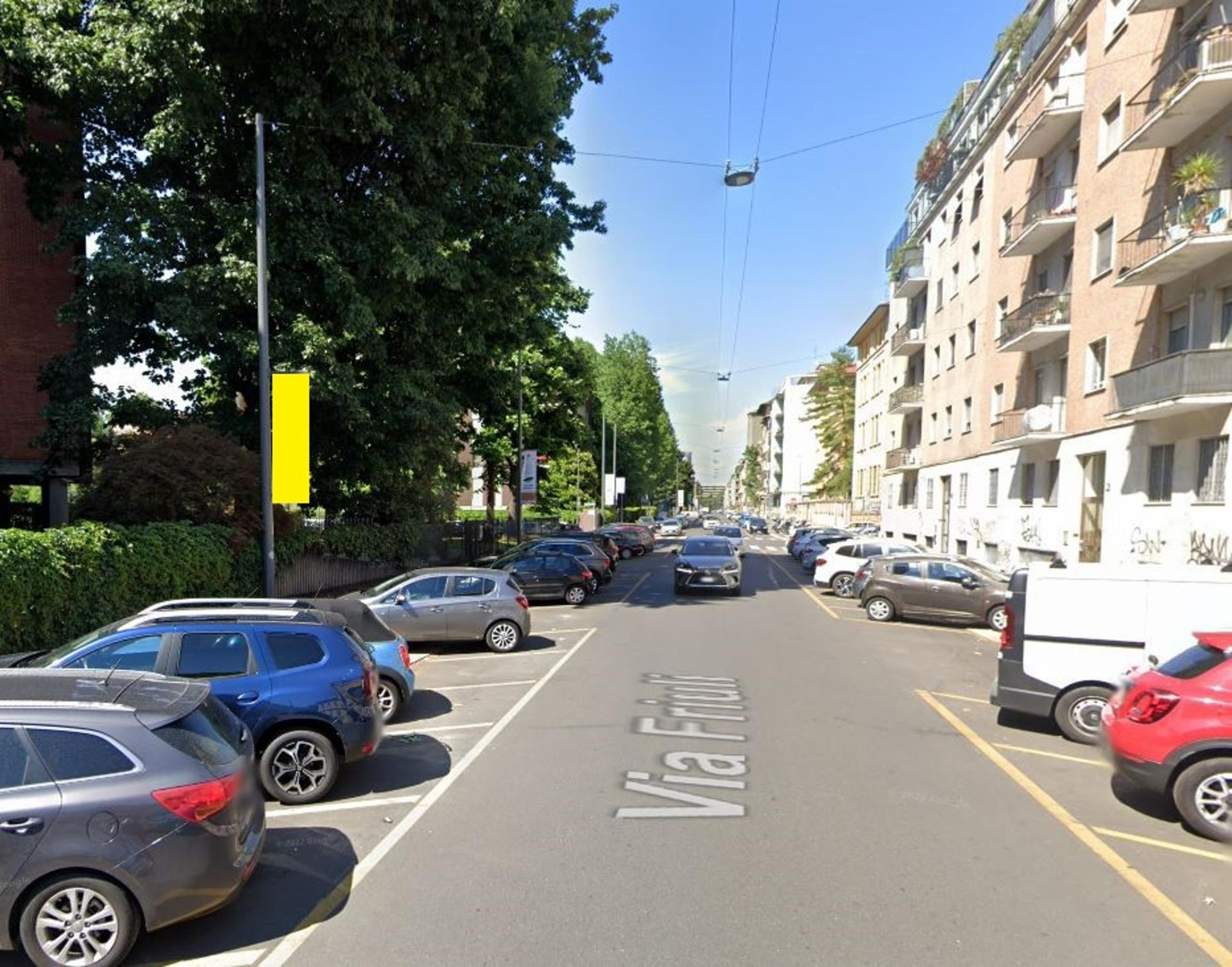 Impianto VERTICAL BANNER a Milano, in zona Un posto a Milano