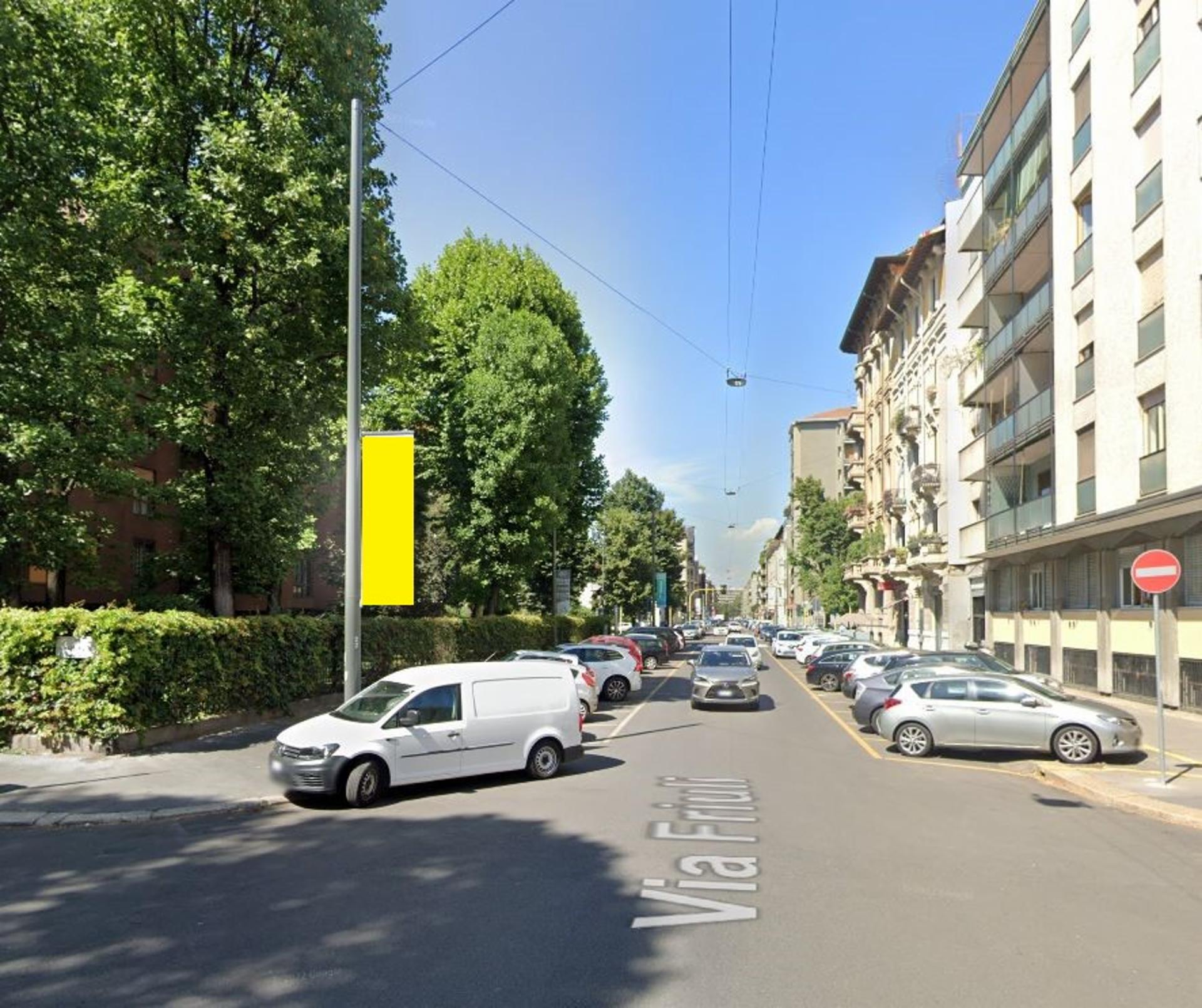 Impianto VERTICAL BANNER a Milano, in zona Stranobar