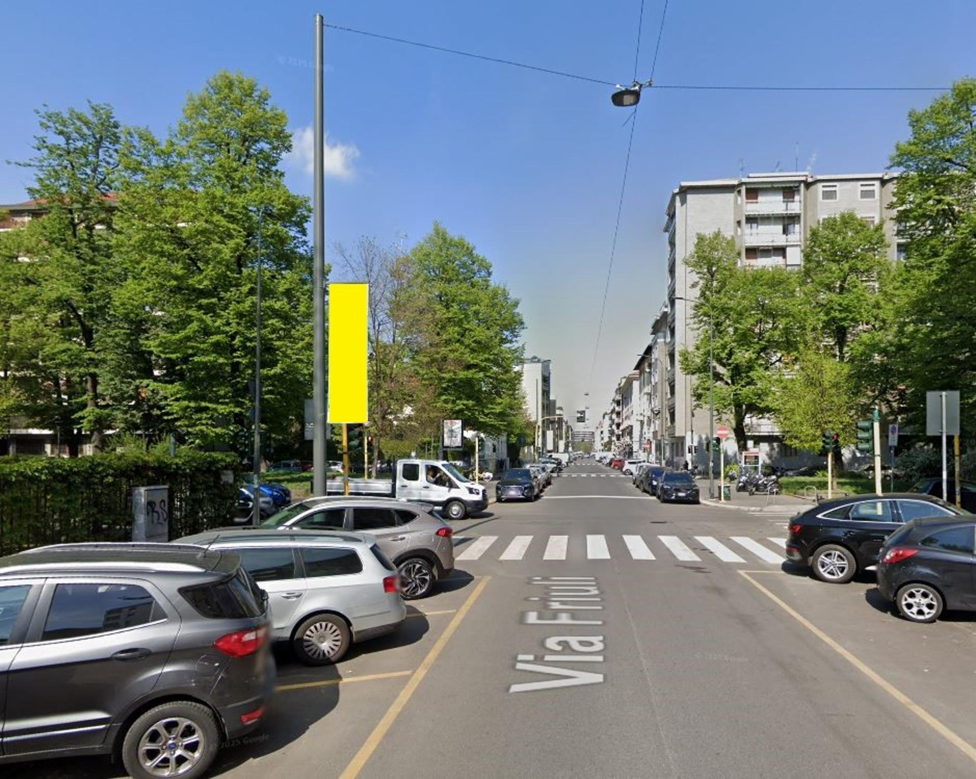 Impianto VERTICAL BANNER a Milano, in zona Stranobar
