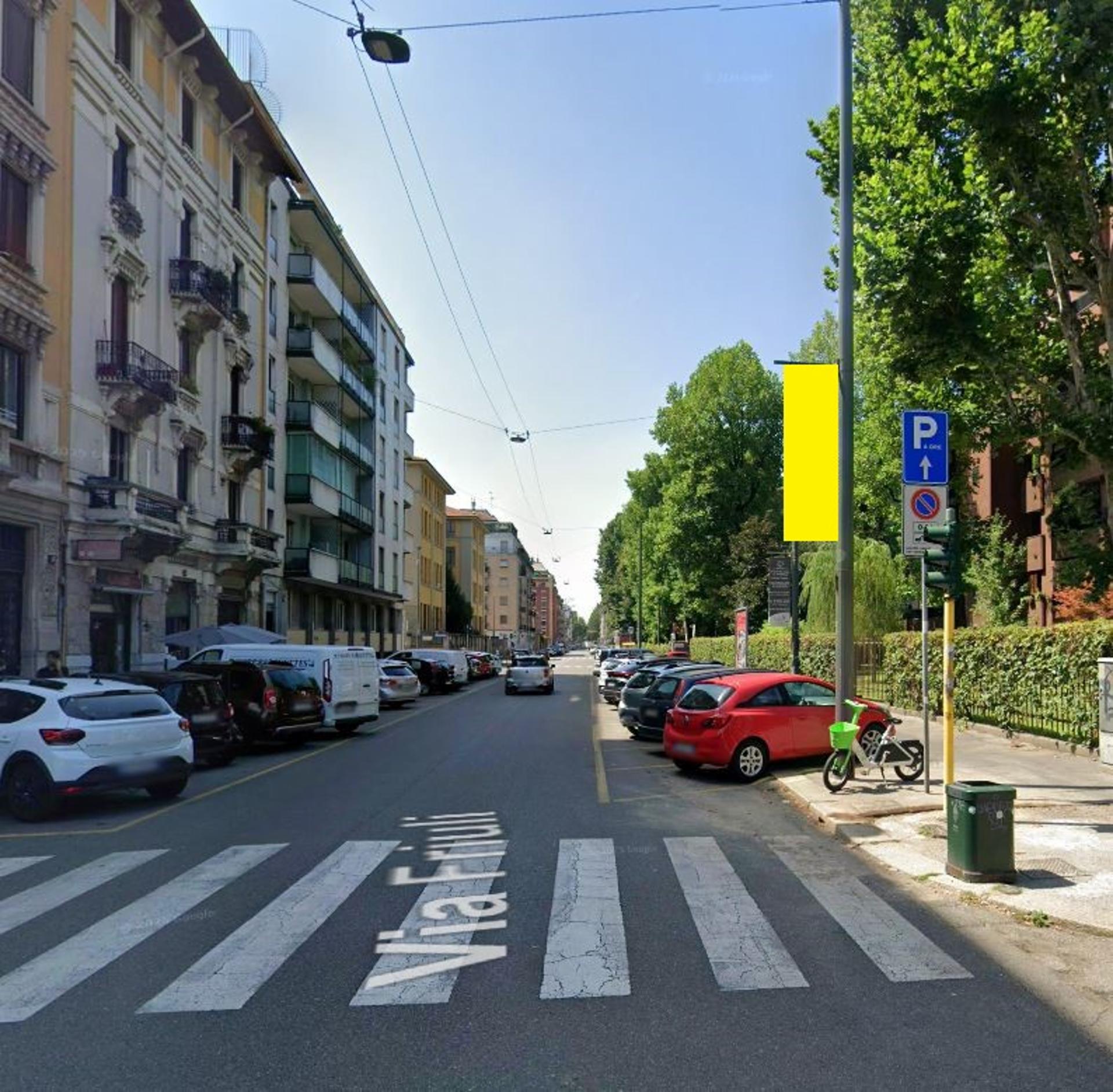Impianto VERTICAL BANNER a Milano, in zona Stranobar