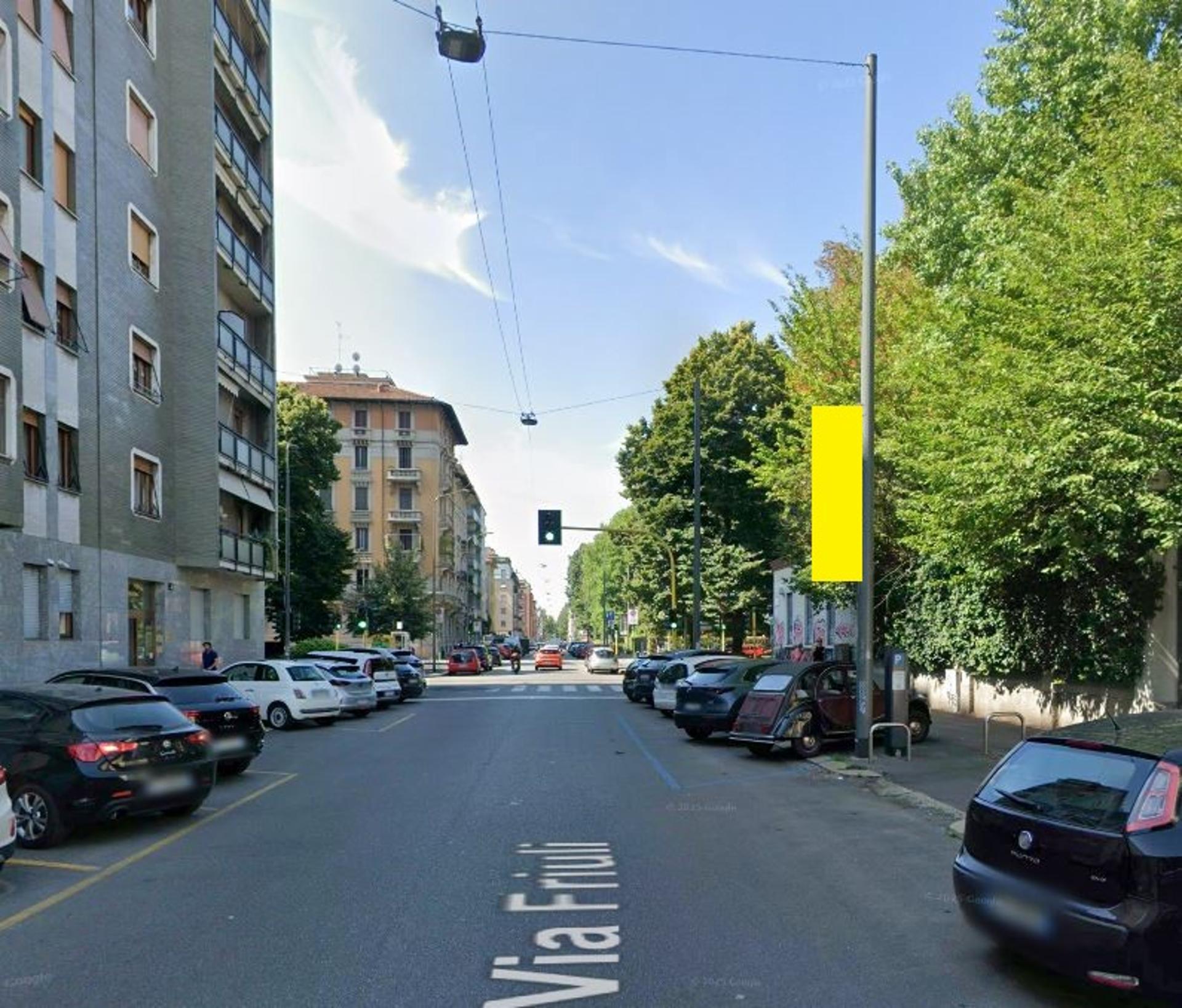 Impianto VERTICAL BANNER a Milano, in zona Lambiczoon