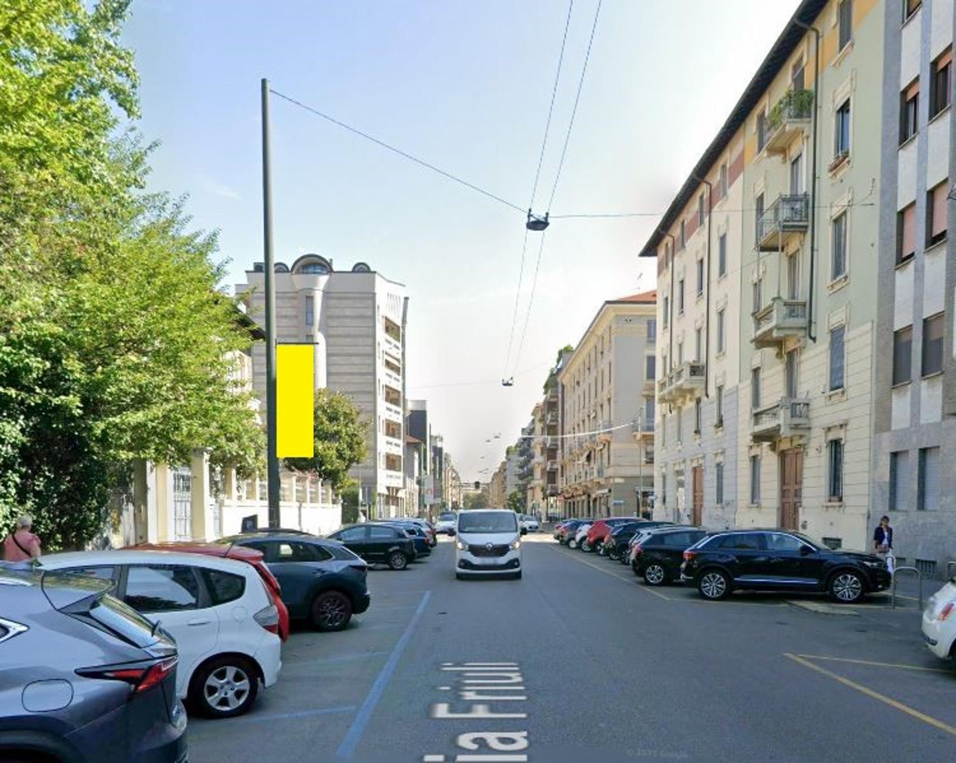 Impianto VERTICAL BANNER a Milano, in zona Lambiczoon