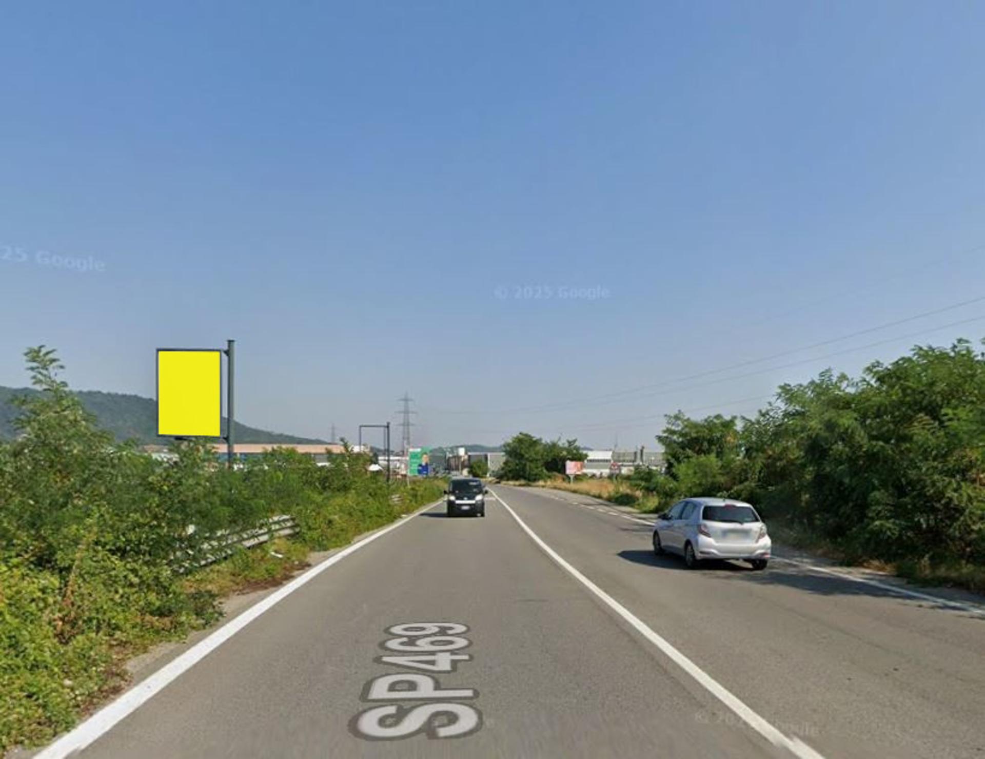 Impianto CARTELLONISTICA a Capriolo, in zona Abbigliamento
