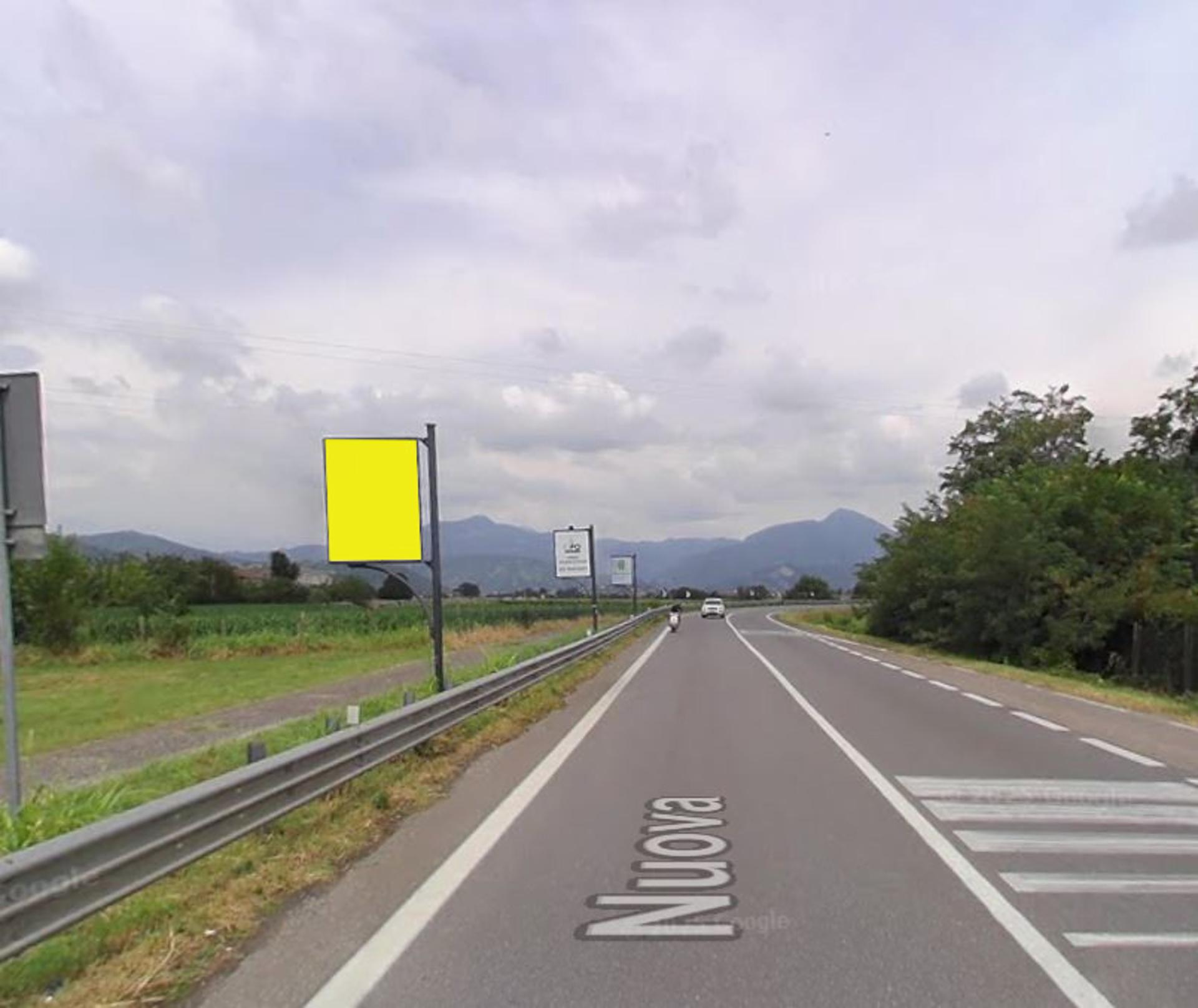 Impianto CARTELLONISTICA a Capriolo, in zona Abbigliamento