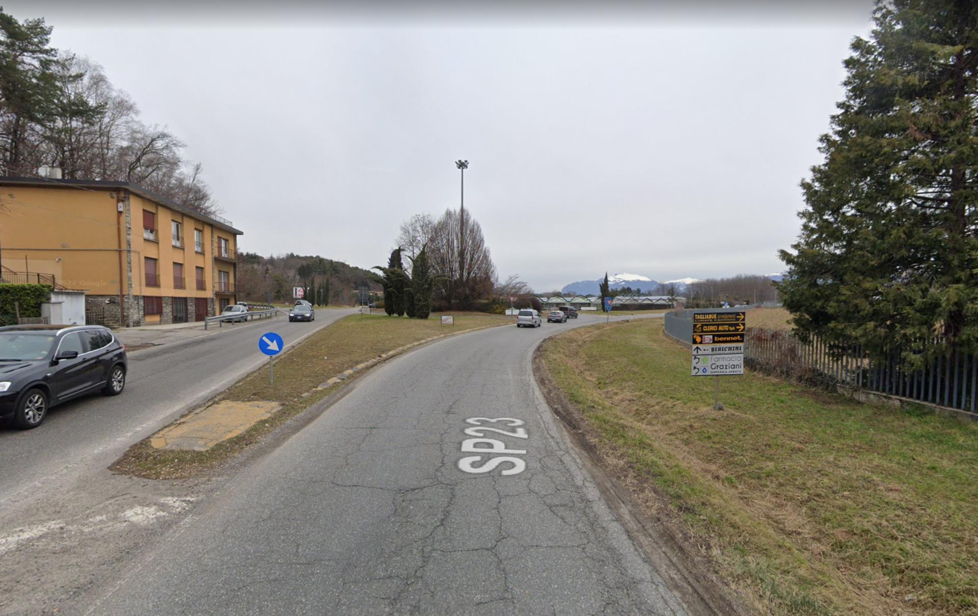 Impianto FRECCE / PREINSEGNE a Appiano Gentile, in zona Arredamenti Fratelli Piatti