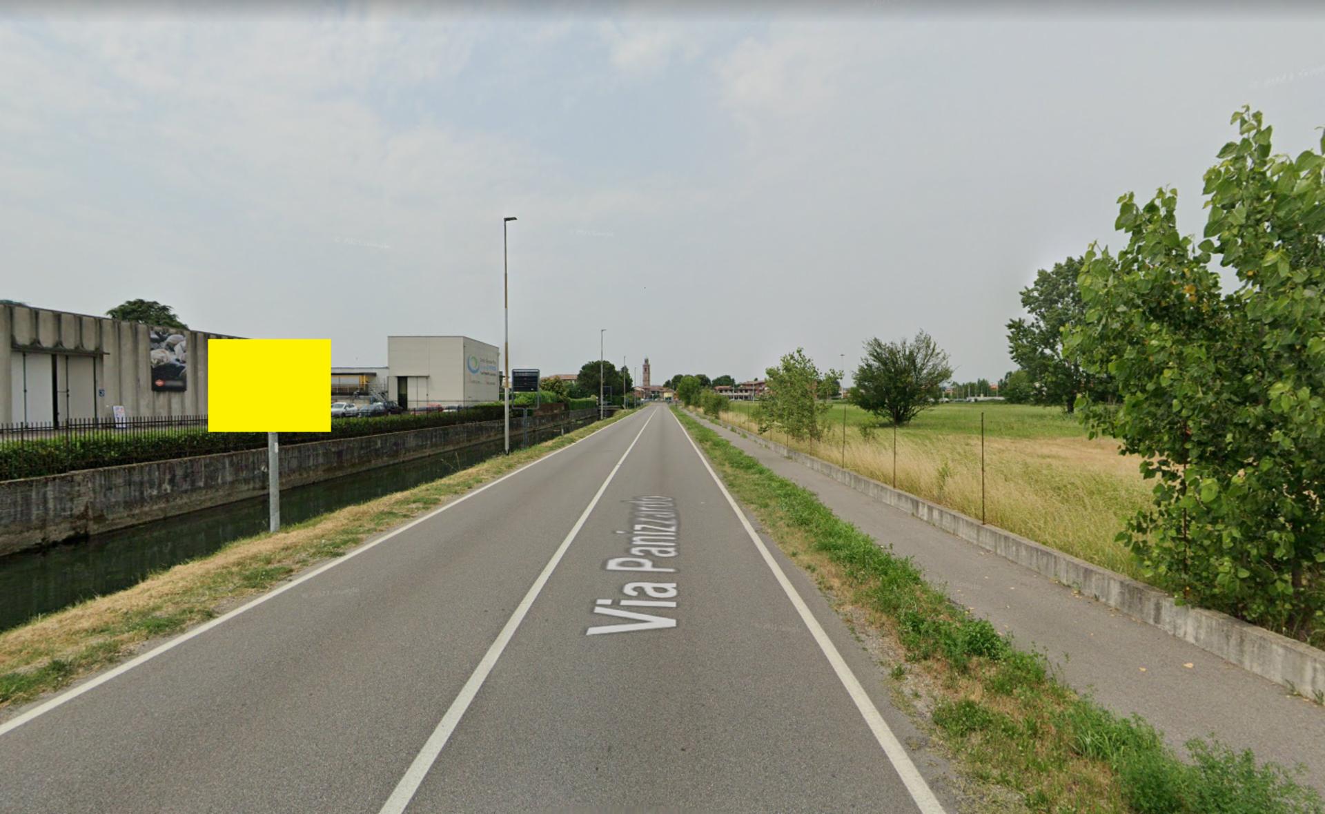 Impianto CARTELLONISTICA a Caravaggio, in zona Takko Fashion