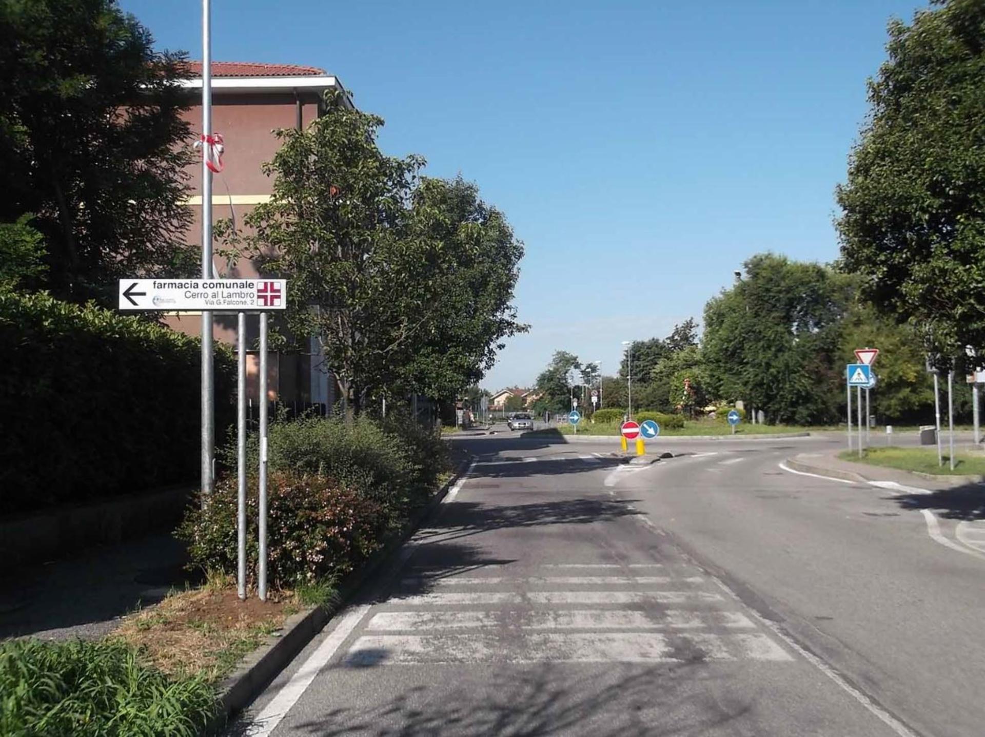 Impianto frecce / preinsegne a Cerro al Lambro