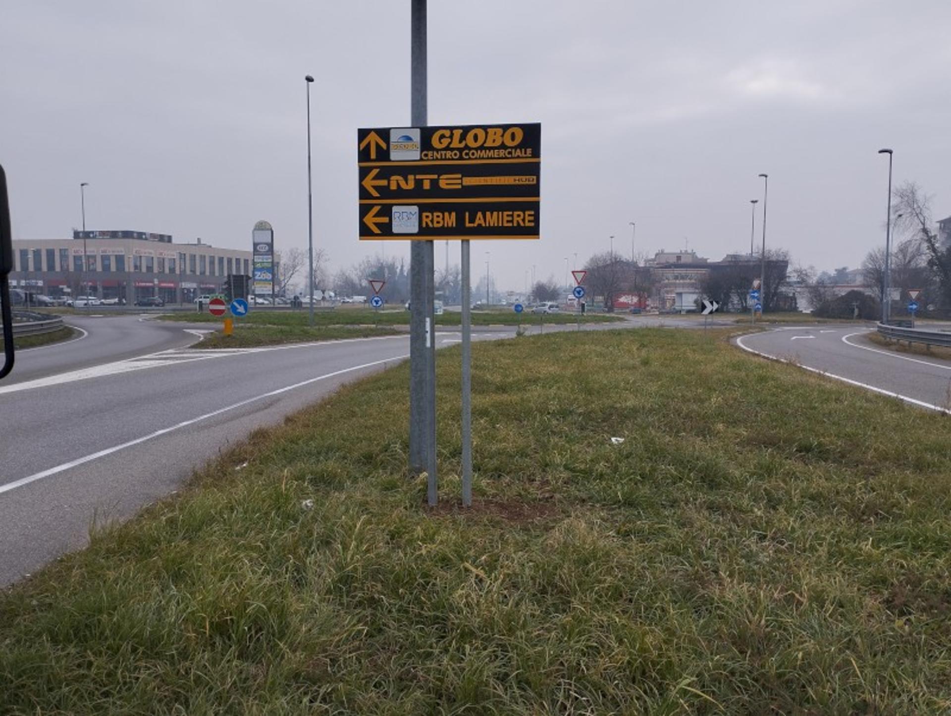 Impianto FRECCE / PREINSEGNE a Pessano con Bornago, in zona UNES
