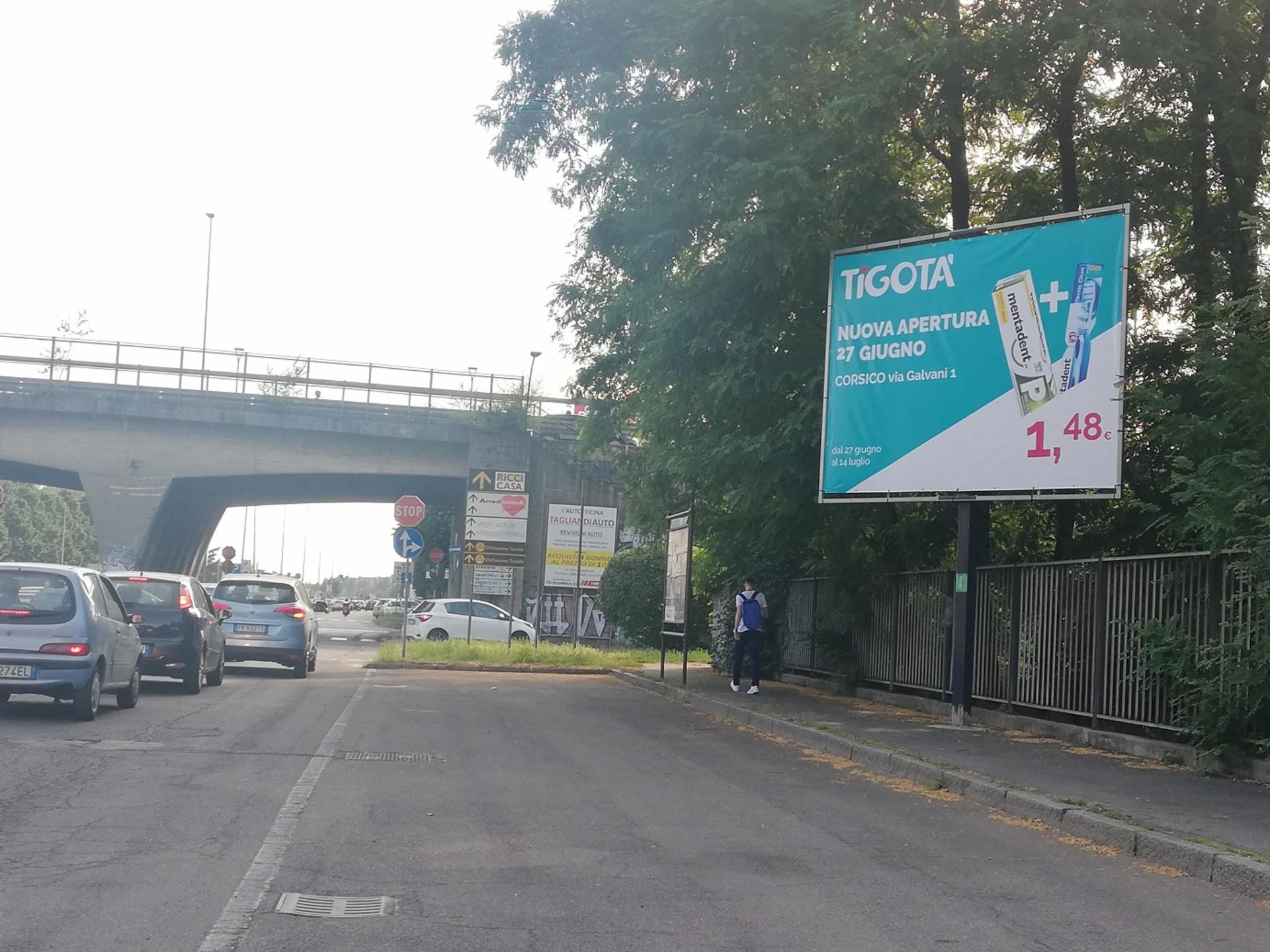 Impianto POSTER a Corsico, in zona Sana Estetica