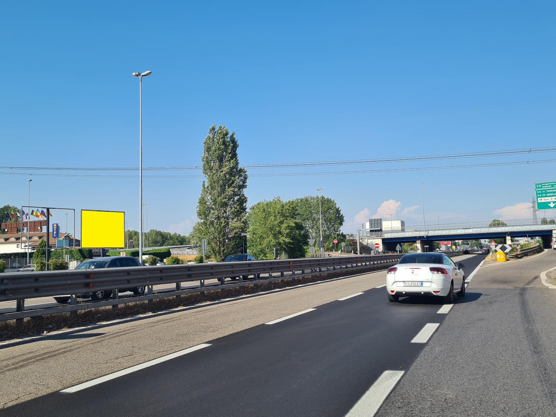 Impianto a S.S. 494 KM 3 + 750 dx impianto lato dx 49 Trezzano sul Naviglio
