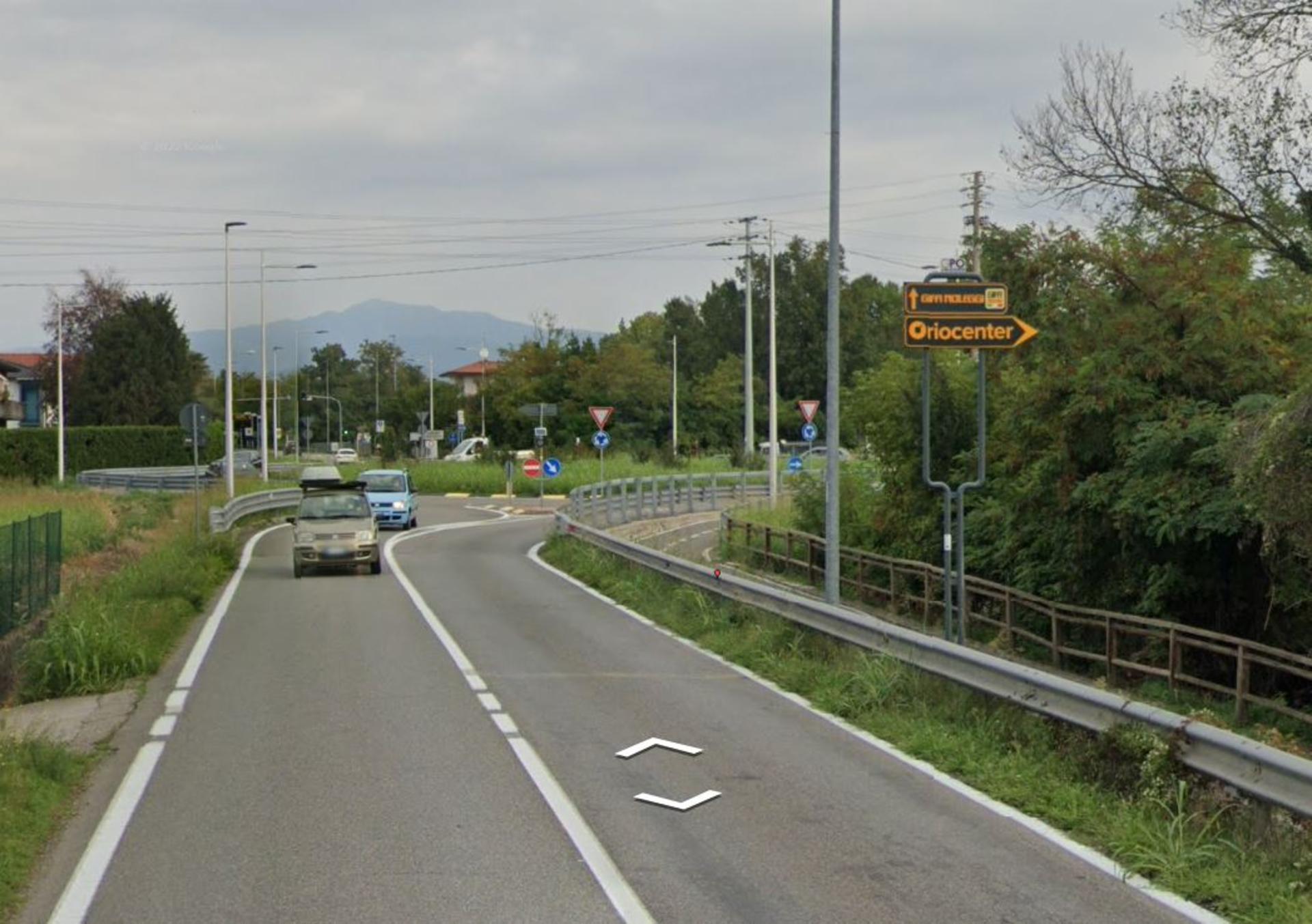 Impianto frecce / preinsegne a Azzano San Paolo