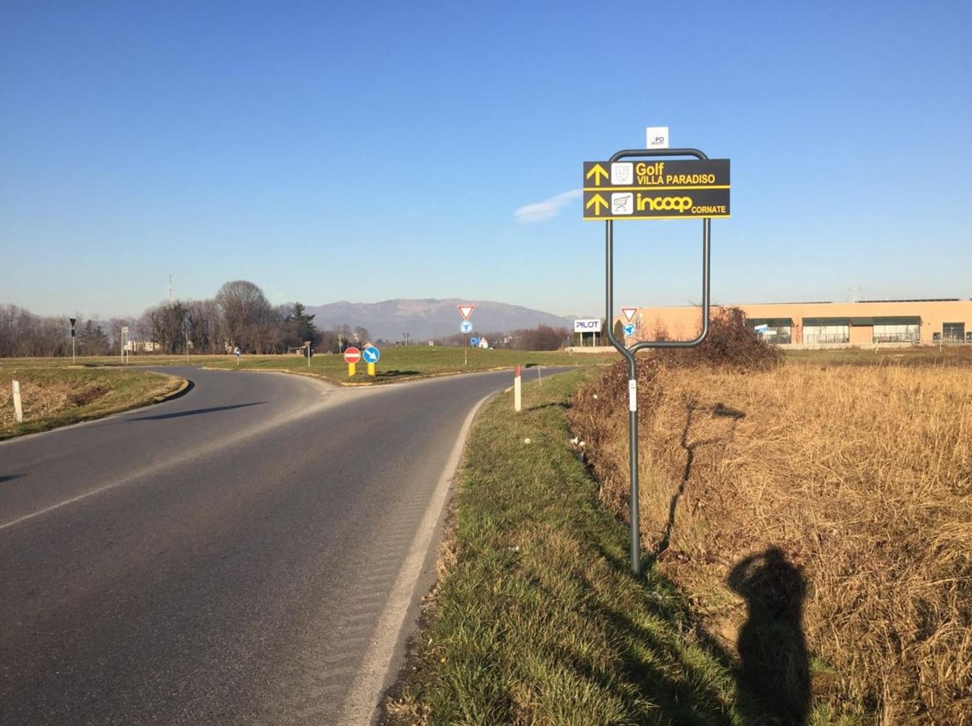 Impianto FRECCE / PREINSEGNE a Cornate d'Adda, in zona Scuola secondaria di primo grado Guglielmo Marconi