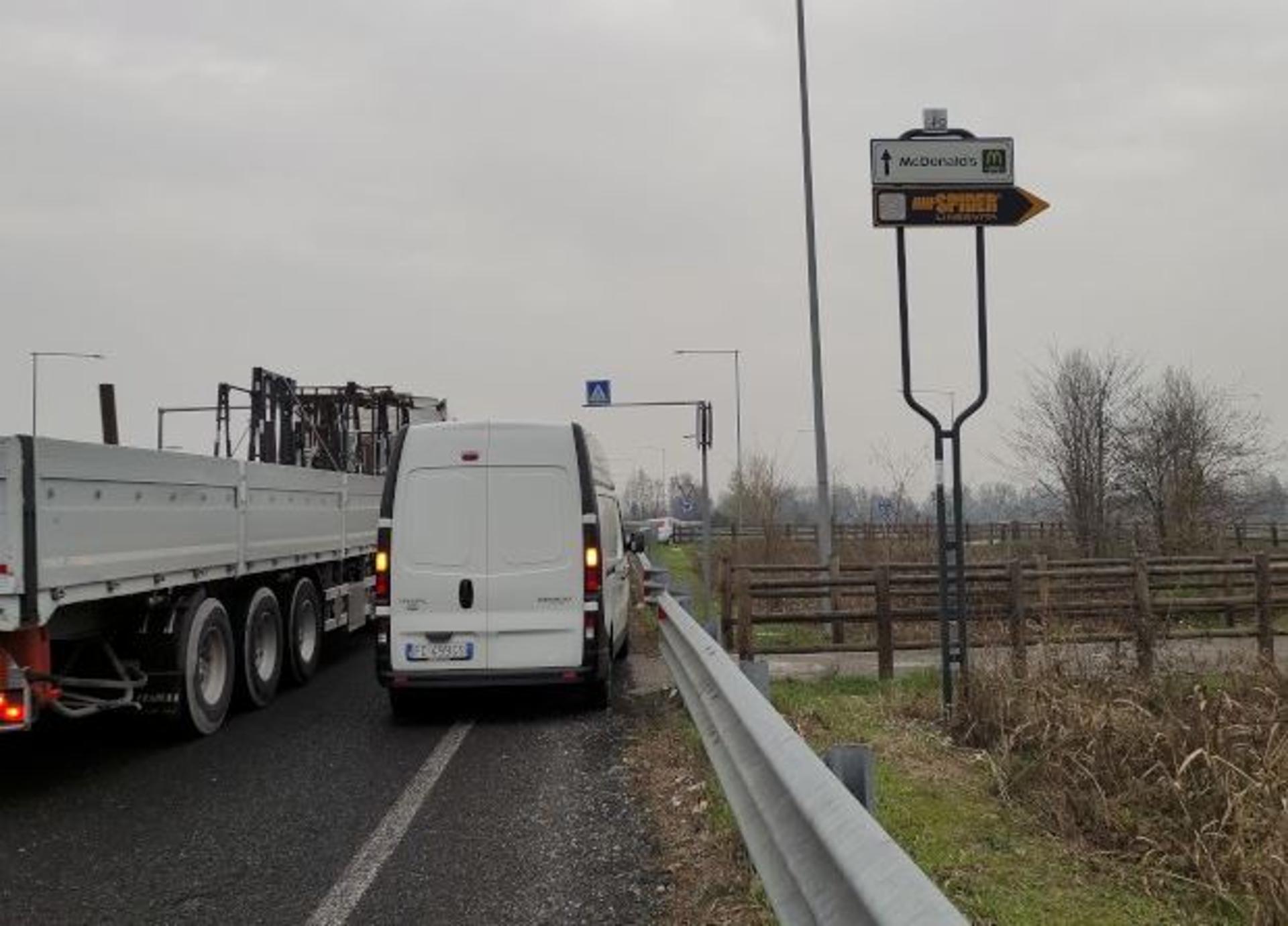 Impianto a EX S.S. 498 Var1 Km. 6+040/dx  Fara Olivana con Sola