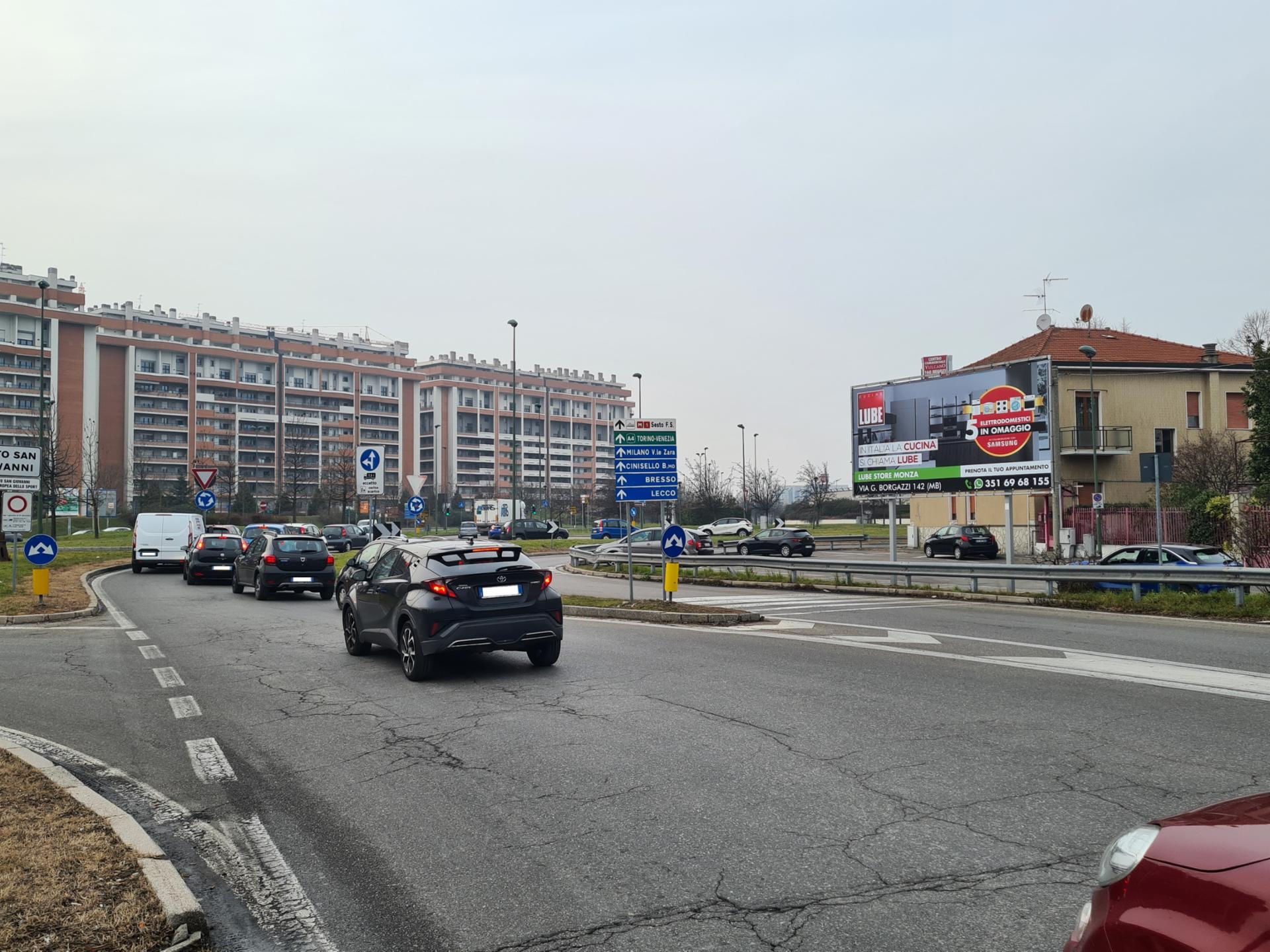 Impianto a USCITA TANG. NORD LATO DX VIA FRIULI PRIMA DI ROTONDA CC VULCANO  Sesto San Giovanni
