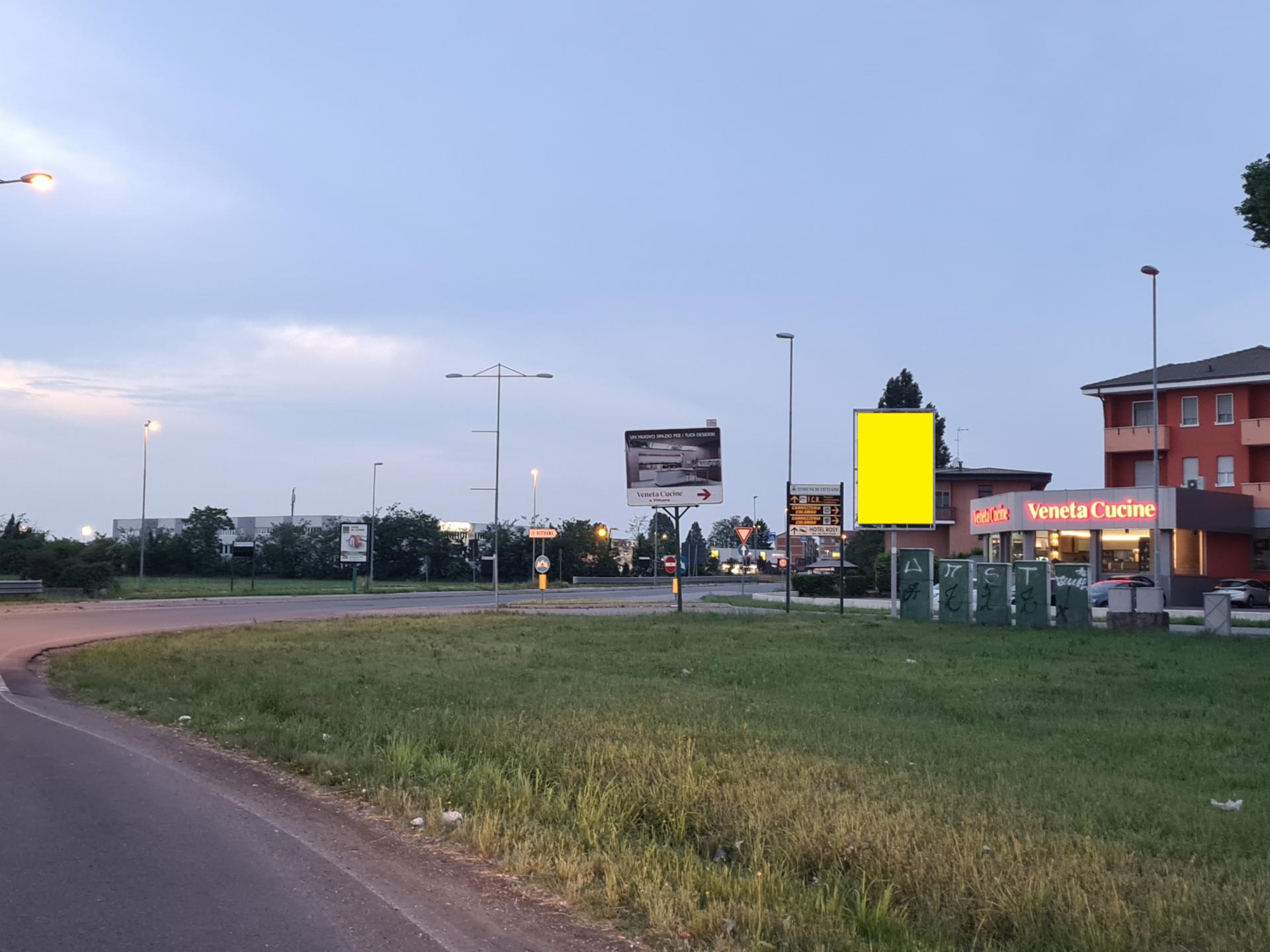 Impianto POSTER a Vittuone, in zona Il Destriero Shopping Center
