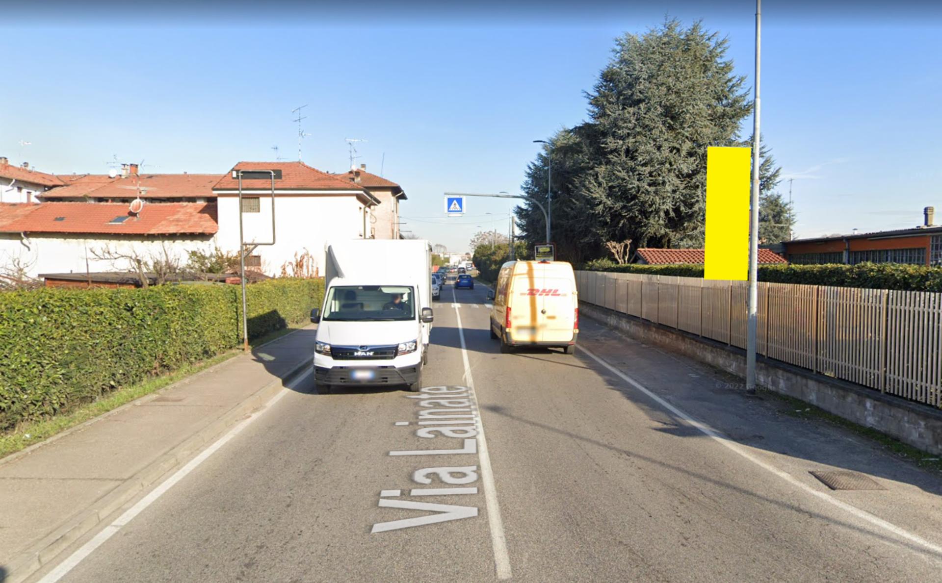 Impianto VERTICAL BANNER a Rho, in zona Birreria Danè