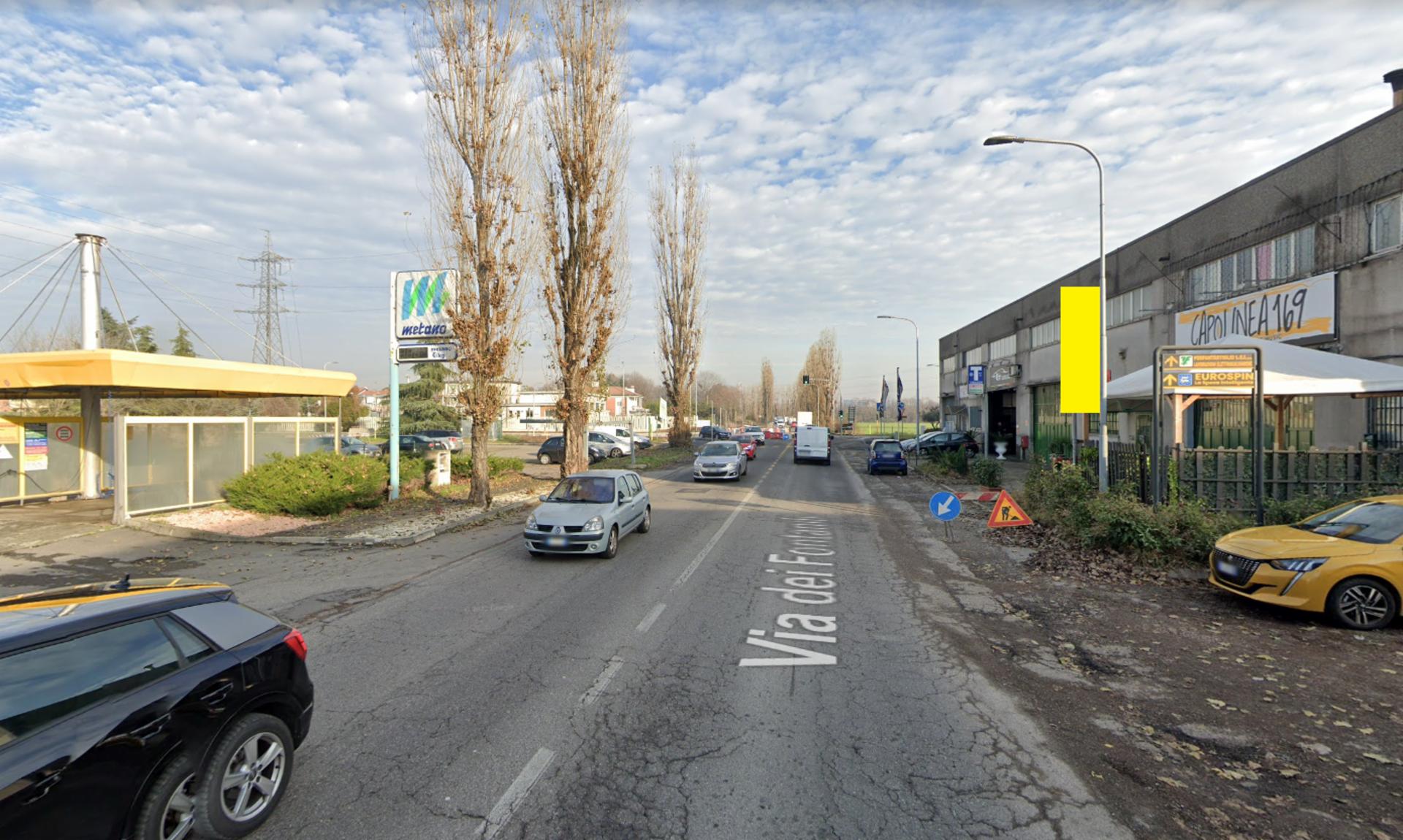 Impianto VERTICAL BANNER a Rho, in zona Scuola primaria Ezio Franceschini
