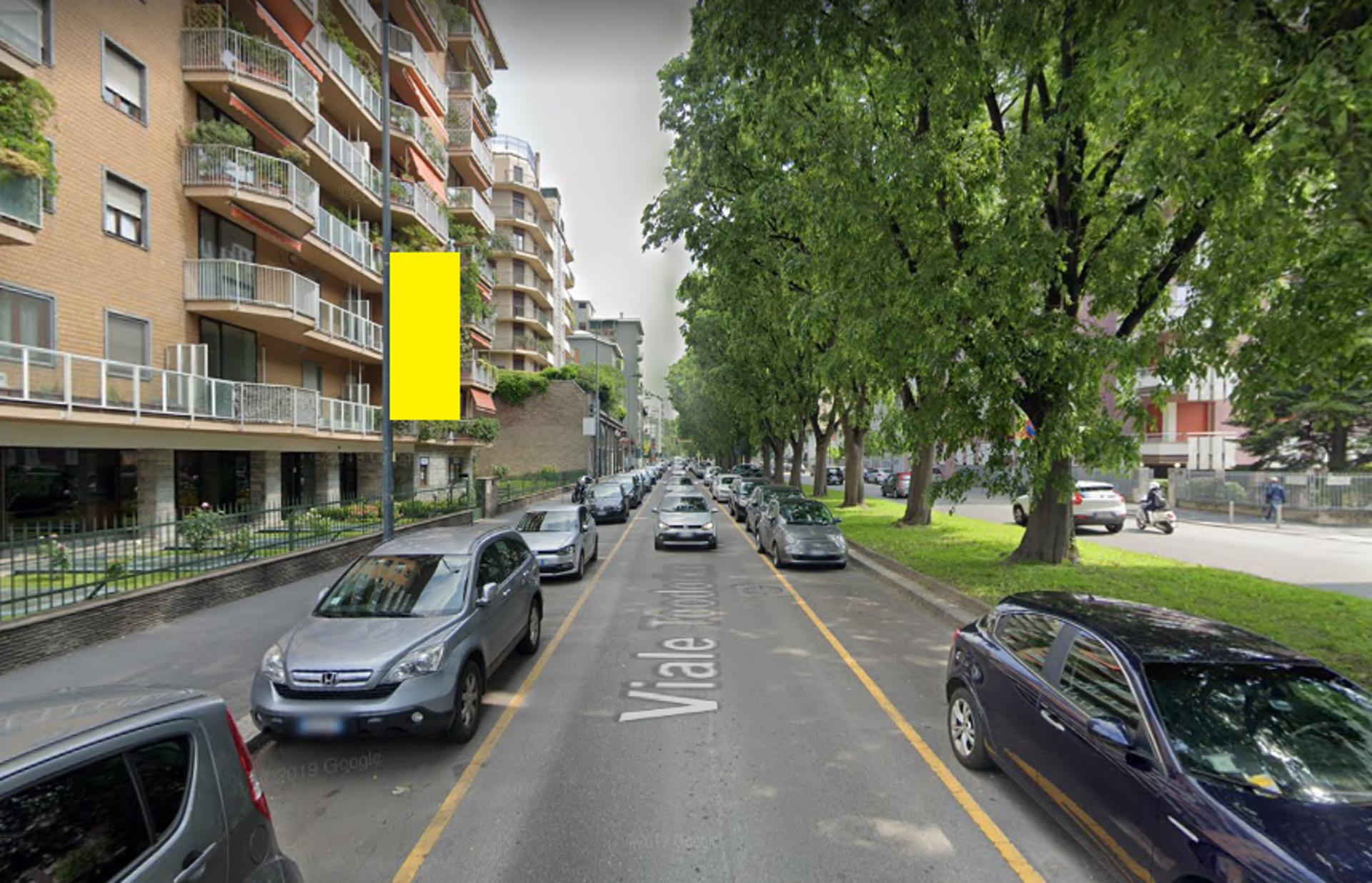Impianto VERTICAL BANNER a Milano, in zona Amabile