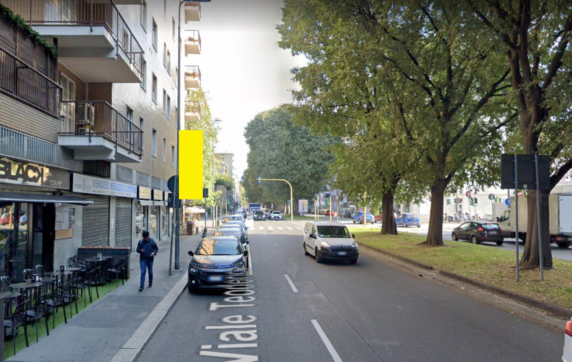 Impianto VERTICAL BANNER a Milano, in zona Amabile