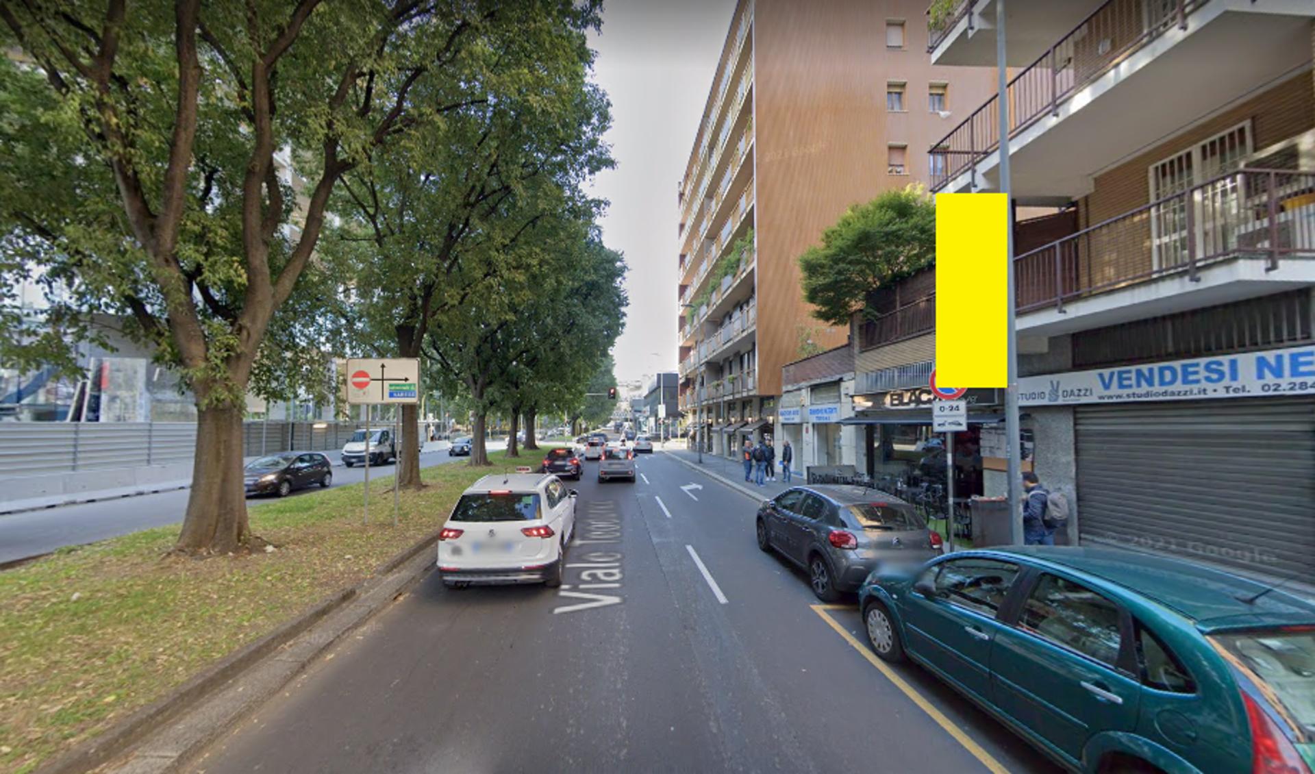 Impianto VERTICAL BANNER a Milano, in zona Amabile