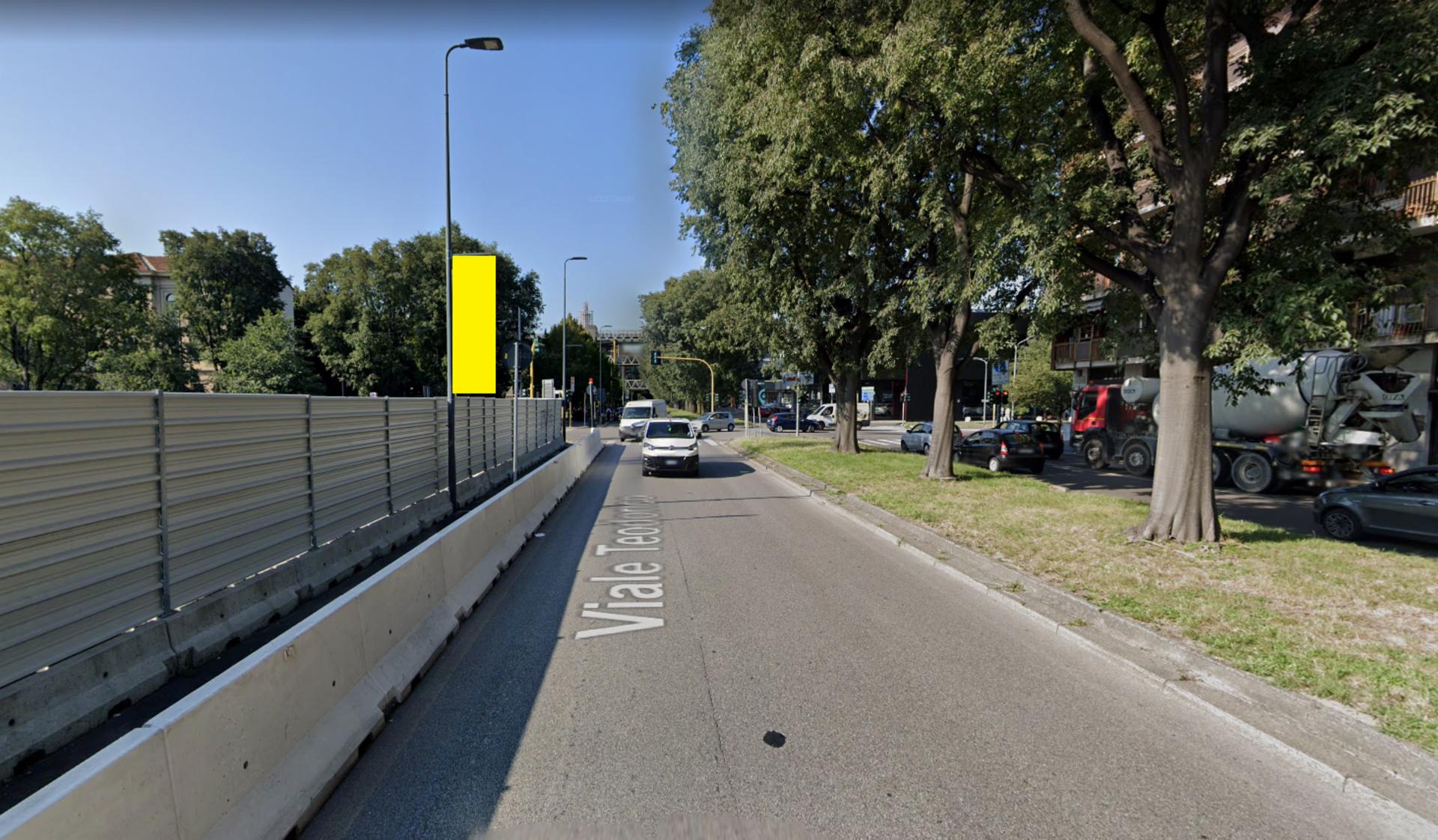 Impianto VERTICAL BANNER a Milano, in zona Amabile