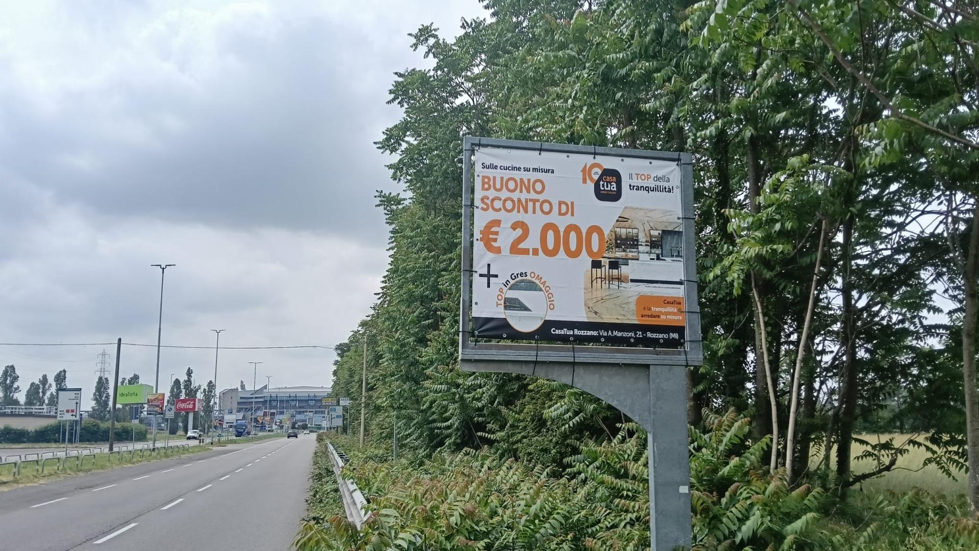 Impianto a Viale Forum uscita A7 da Milano 352 mt da rotatoria Forum  Assago