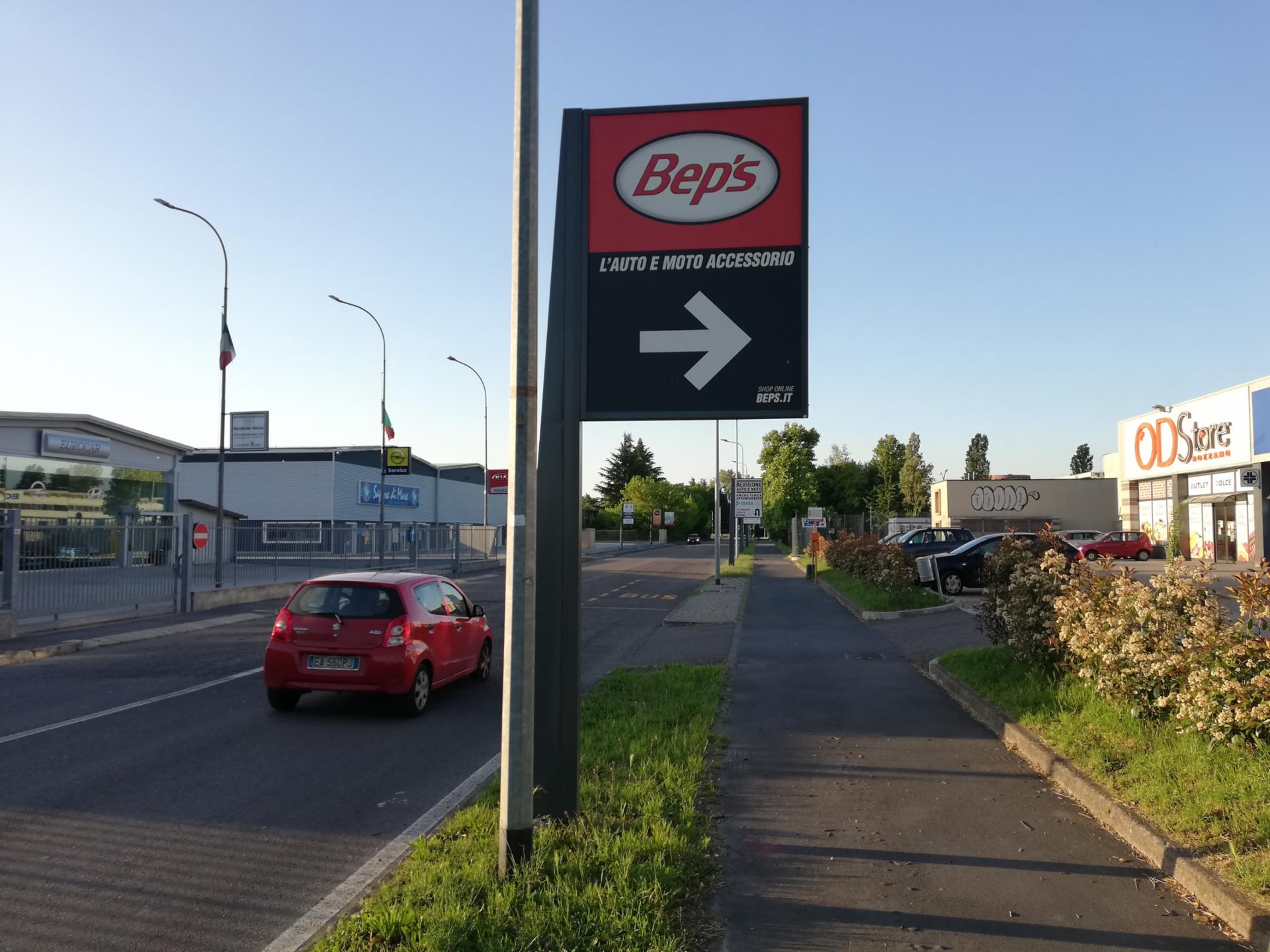 Impianto CARTELLONISTICA a Rozzano, in zona Burger King