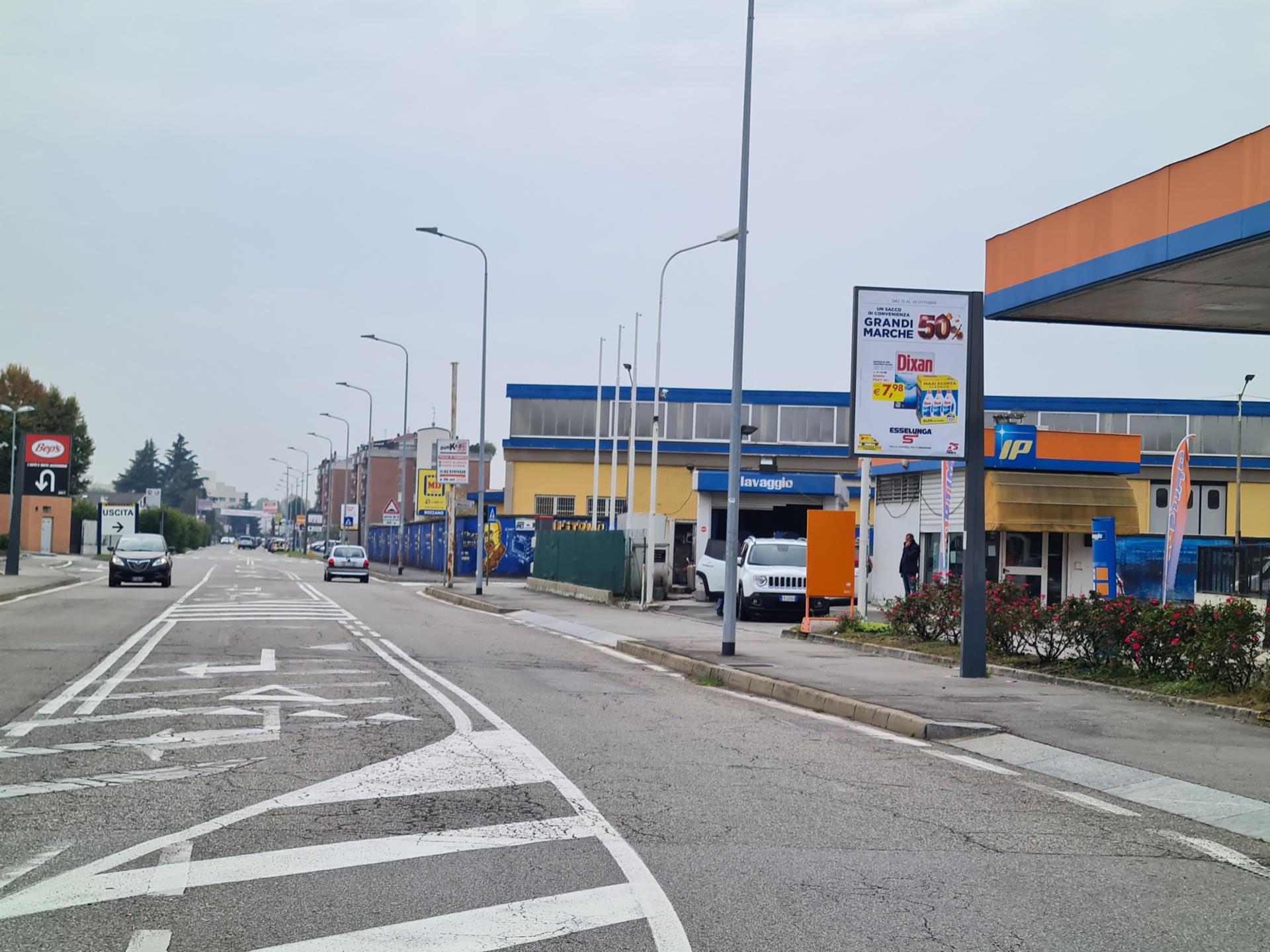 Impianto CARTELLONISTICA a Rozzano, in zona Taku SUSHI