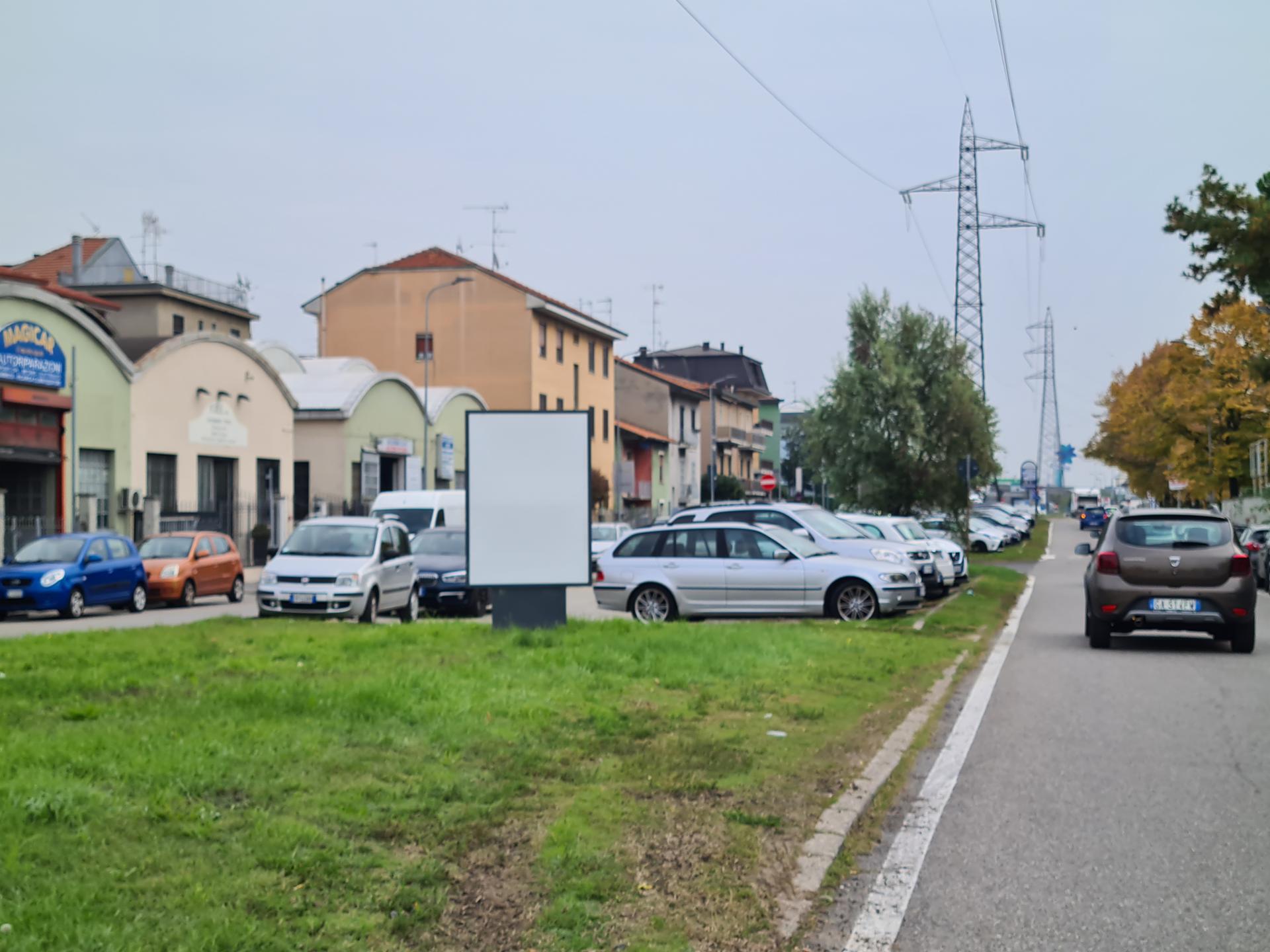Impianto a VIALE ISONZO 25 mt dopo Via Volturno dir. C.C. Fiordaliso  Rozzano