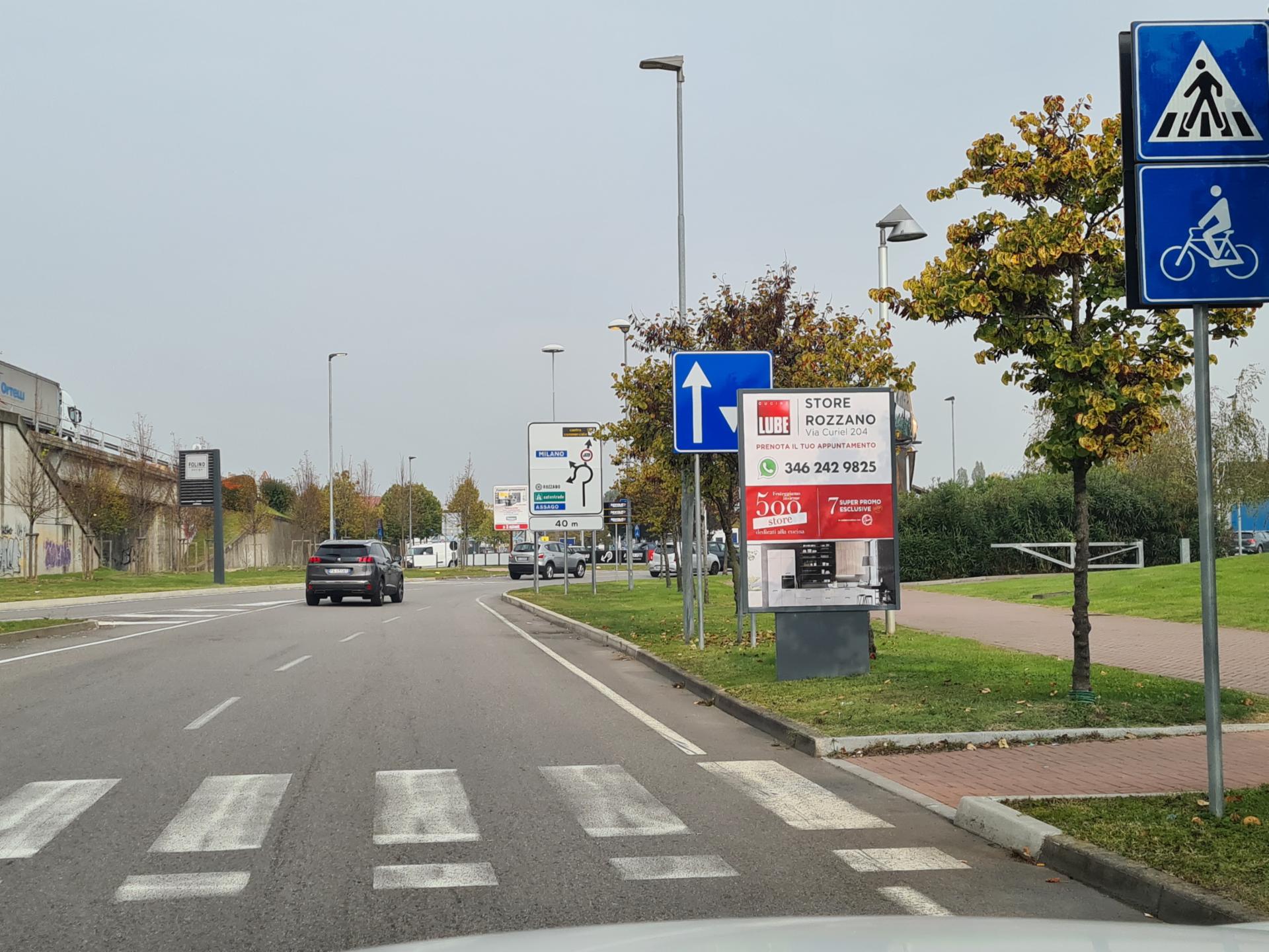 Impianto CARTELLONISTICA a Rozzano, in zona McDonald's