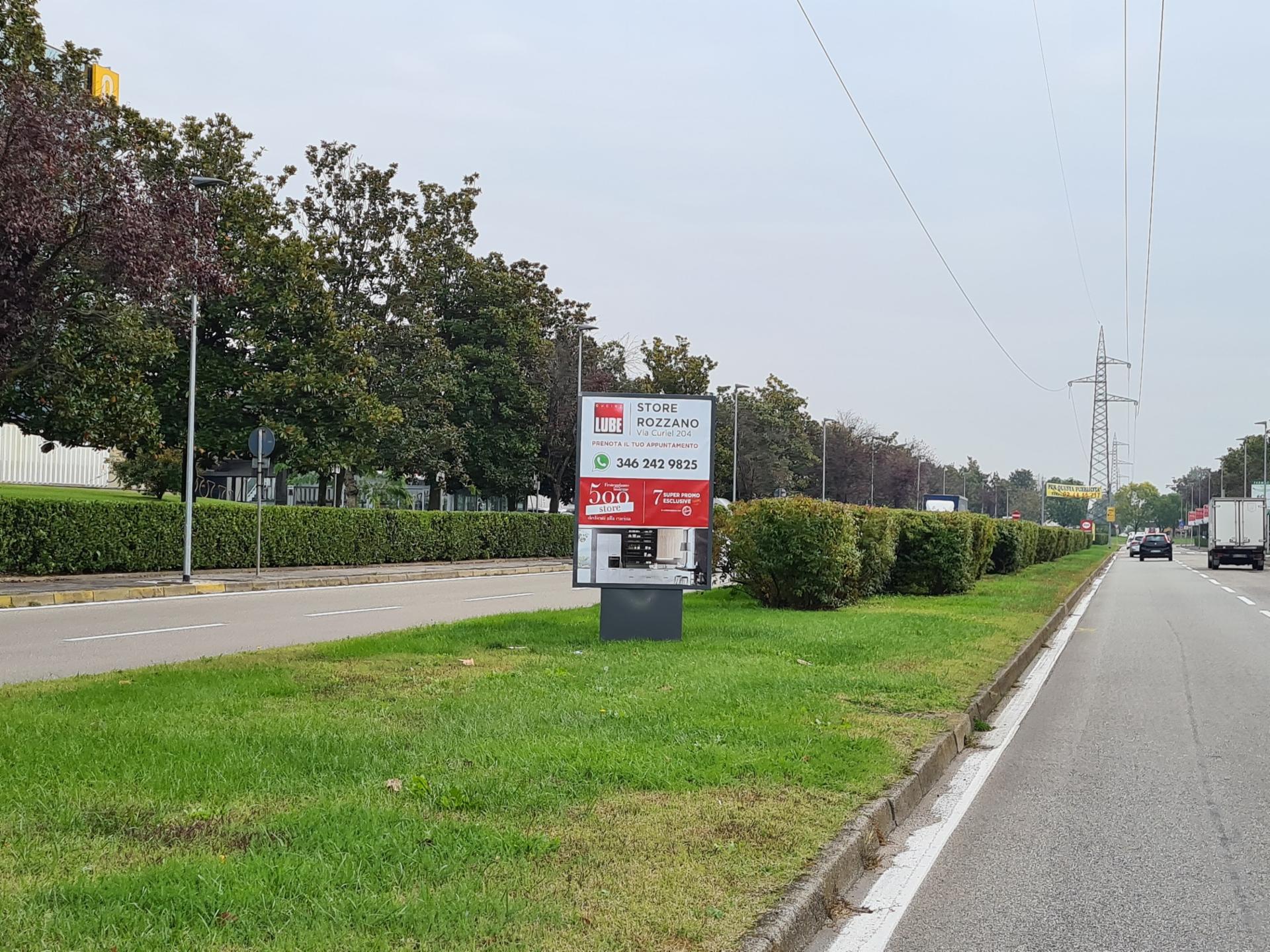 Impianto CARTELLONISTICA a Rozzano, in zona Gran Blue