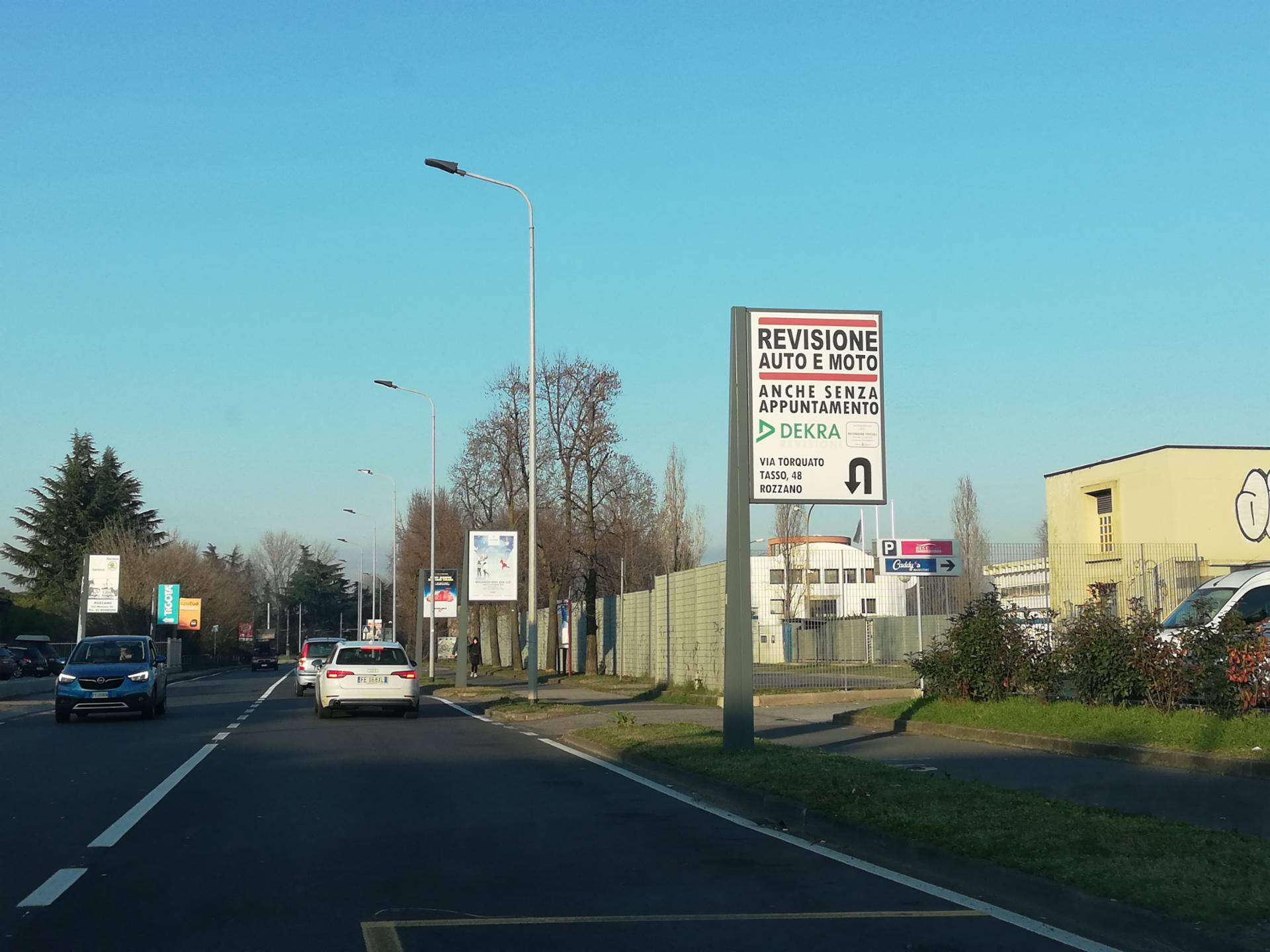 Impianto cartellonistica a Rozzano