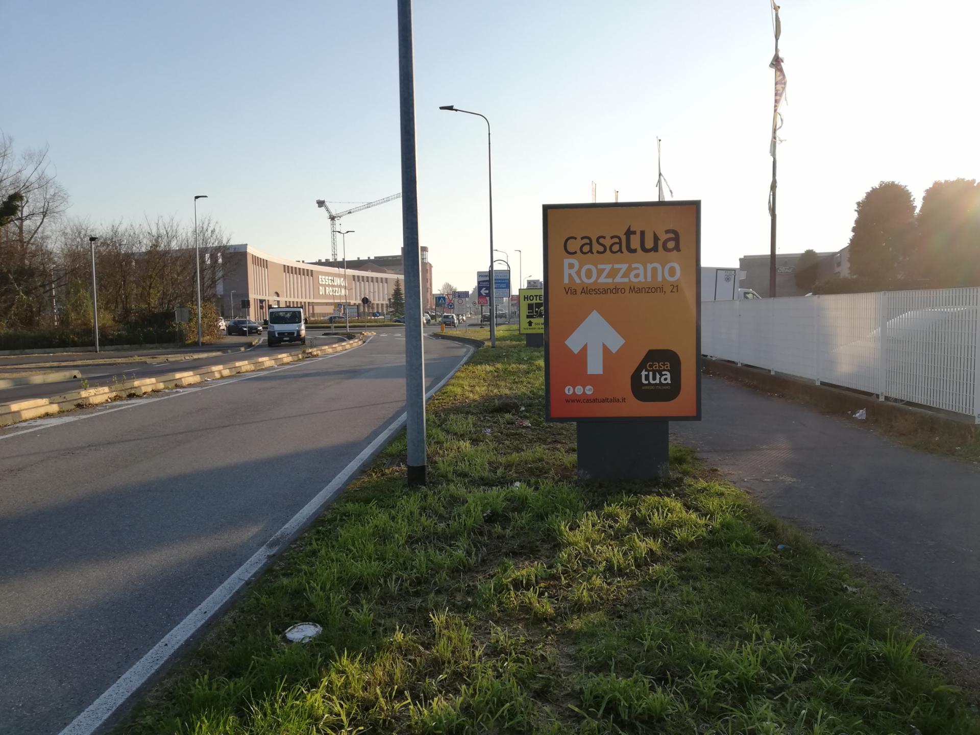 Impianto CARTELLONISTICA a Rozzano, in zona Burger King