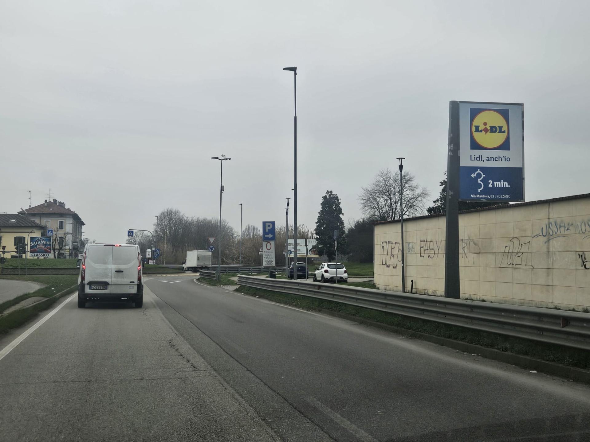 Impianto CARTELLONISTICA a Rozzano, in zona Ristorante MARRO grill pizza